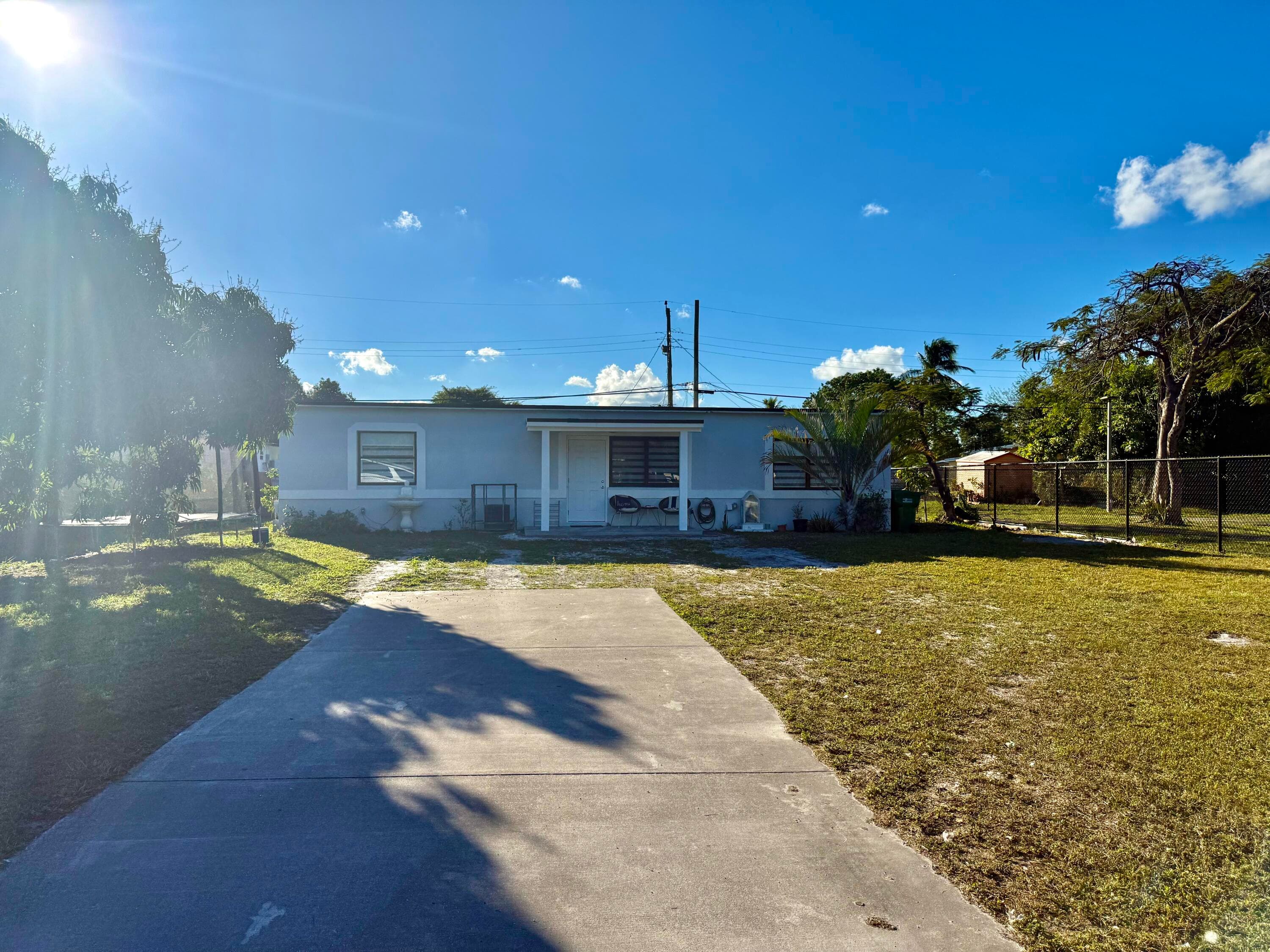 303 NW 28 Way, Fort Lauderdale, FL 33311 — photo 3 of 33