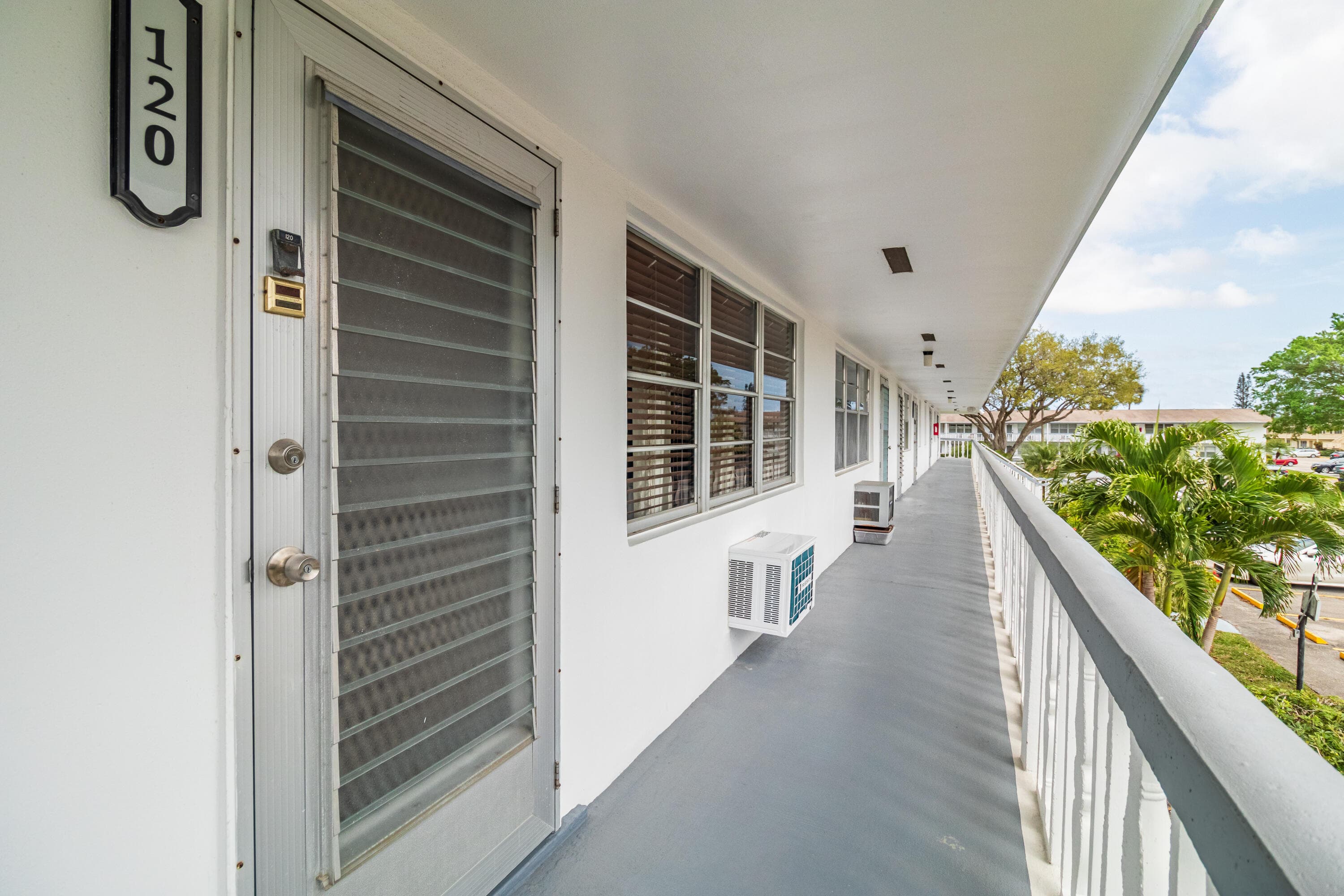120 Northampton F, West Palm Beach, FL 33417 — photo 1 of 28