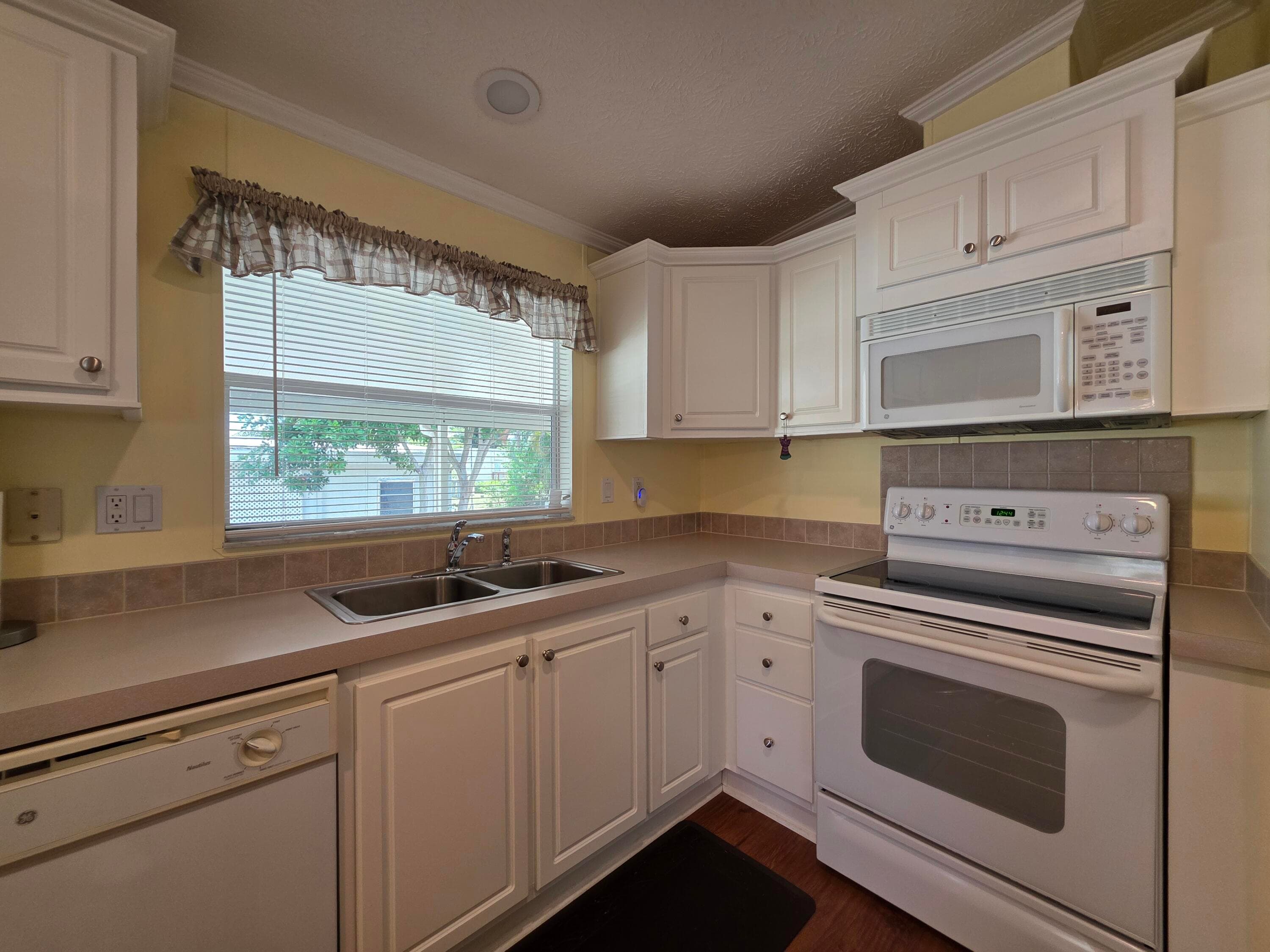 4218 6th Court, Lantana, FL 33462 — photo 7 of 17