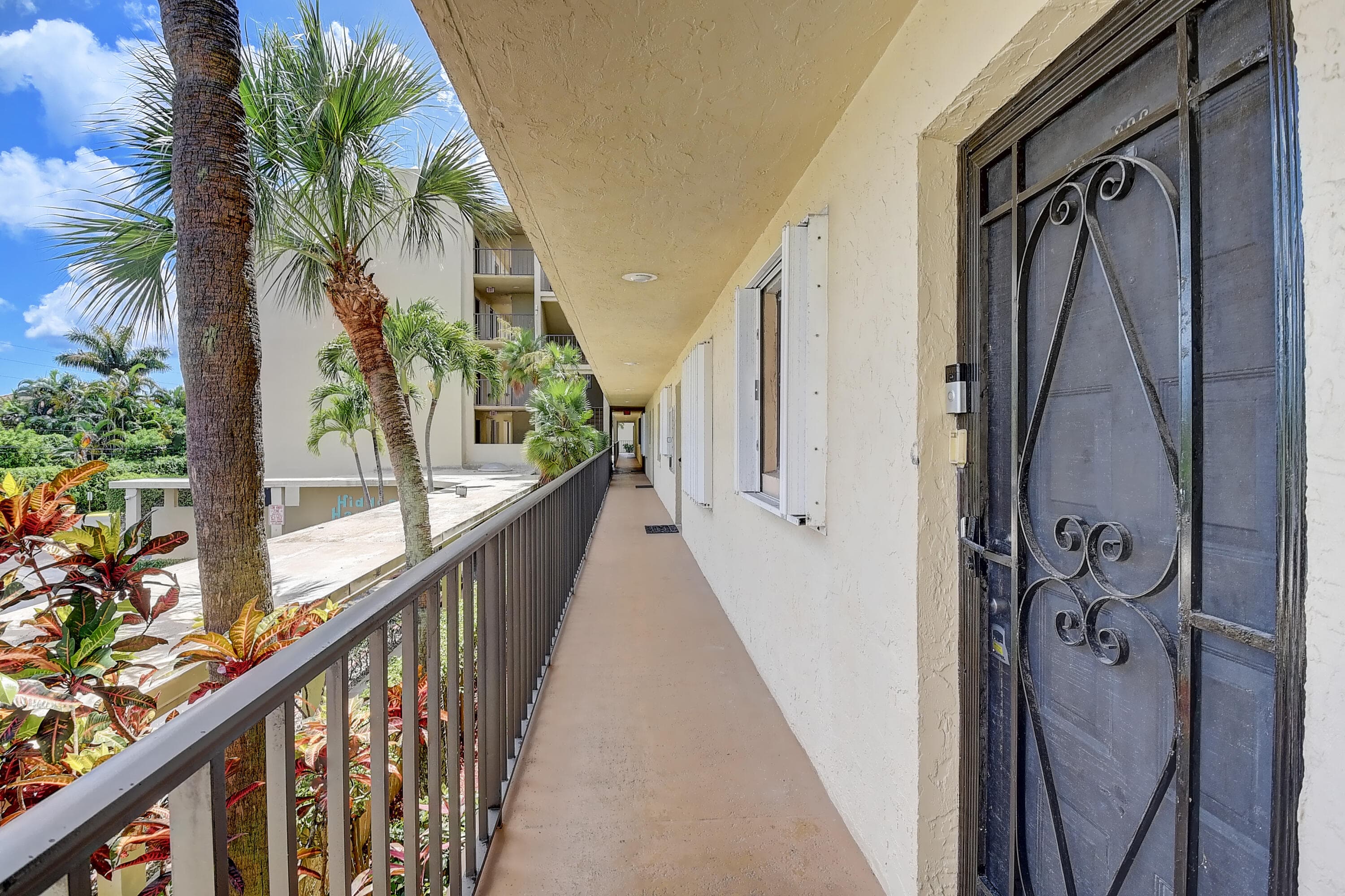 890 N Federal Highway 206, Lantana, FL 33462 — photo 3 of 37