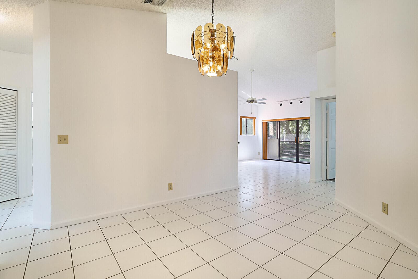 9 Vía De Casas Sur 203, Boynton Beach, FL 33426 — photo 5 of 13