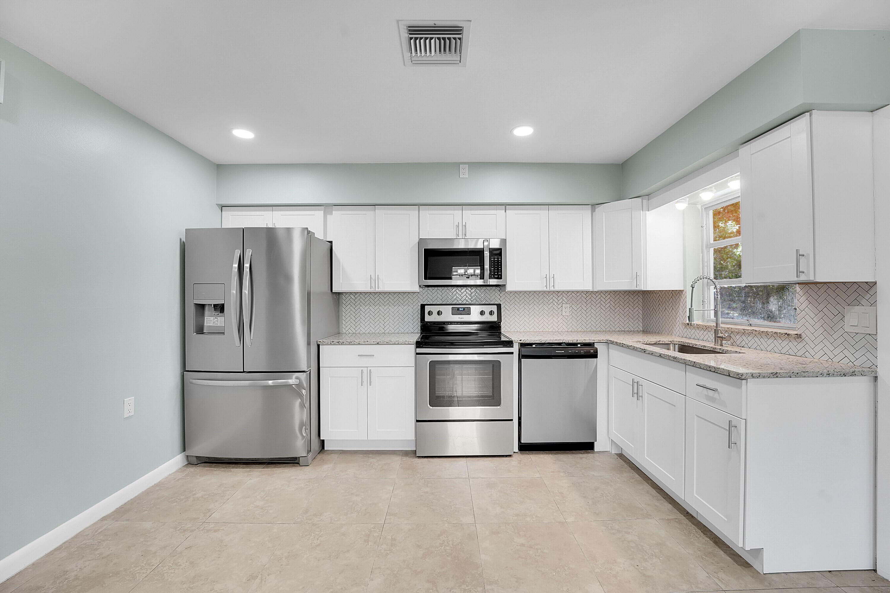 302 W Arbor Avenue, Port St. Lucie, FL 34952 — photo 9 of 25