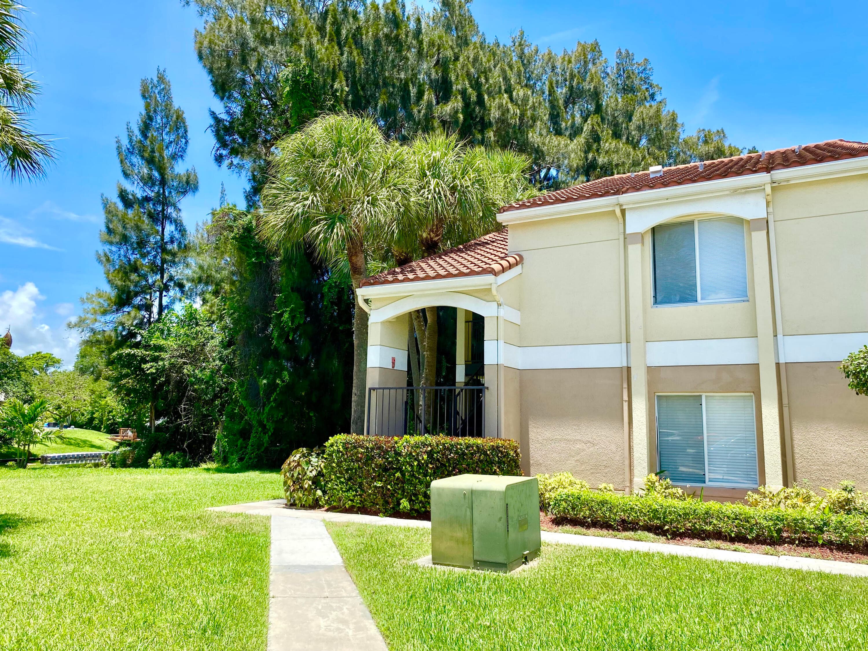 815 W Boynton Beach Boulevard 16-201, Boynton Beach, FL 33426 — photo 2 of 37