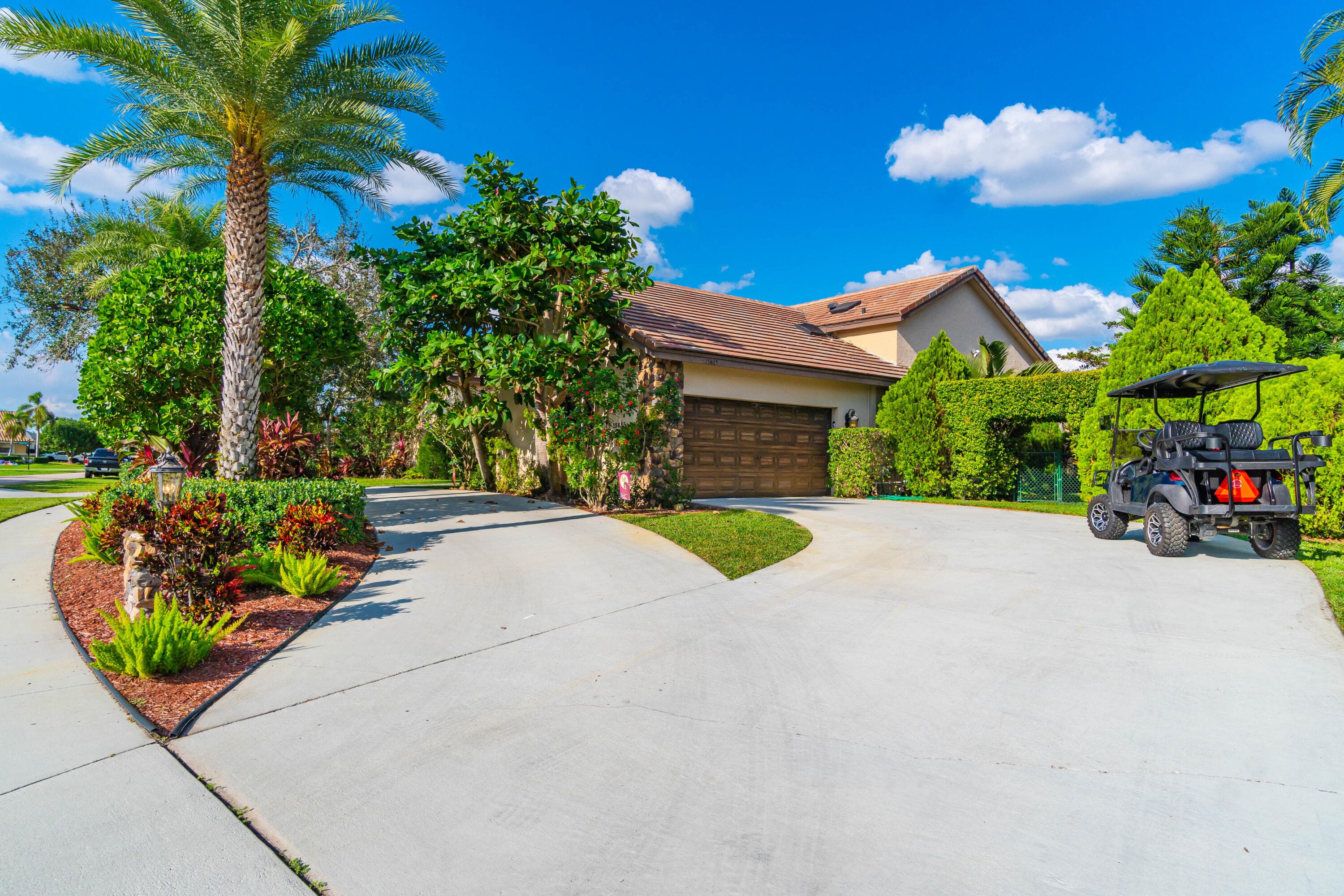 15835 Meadow Wood Drive, Wellington, FL 33414 — photo 13 of 61