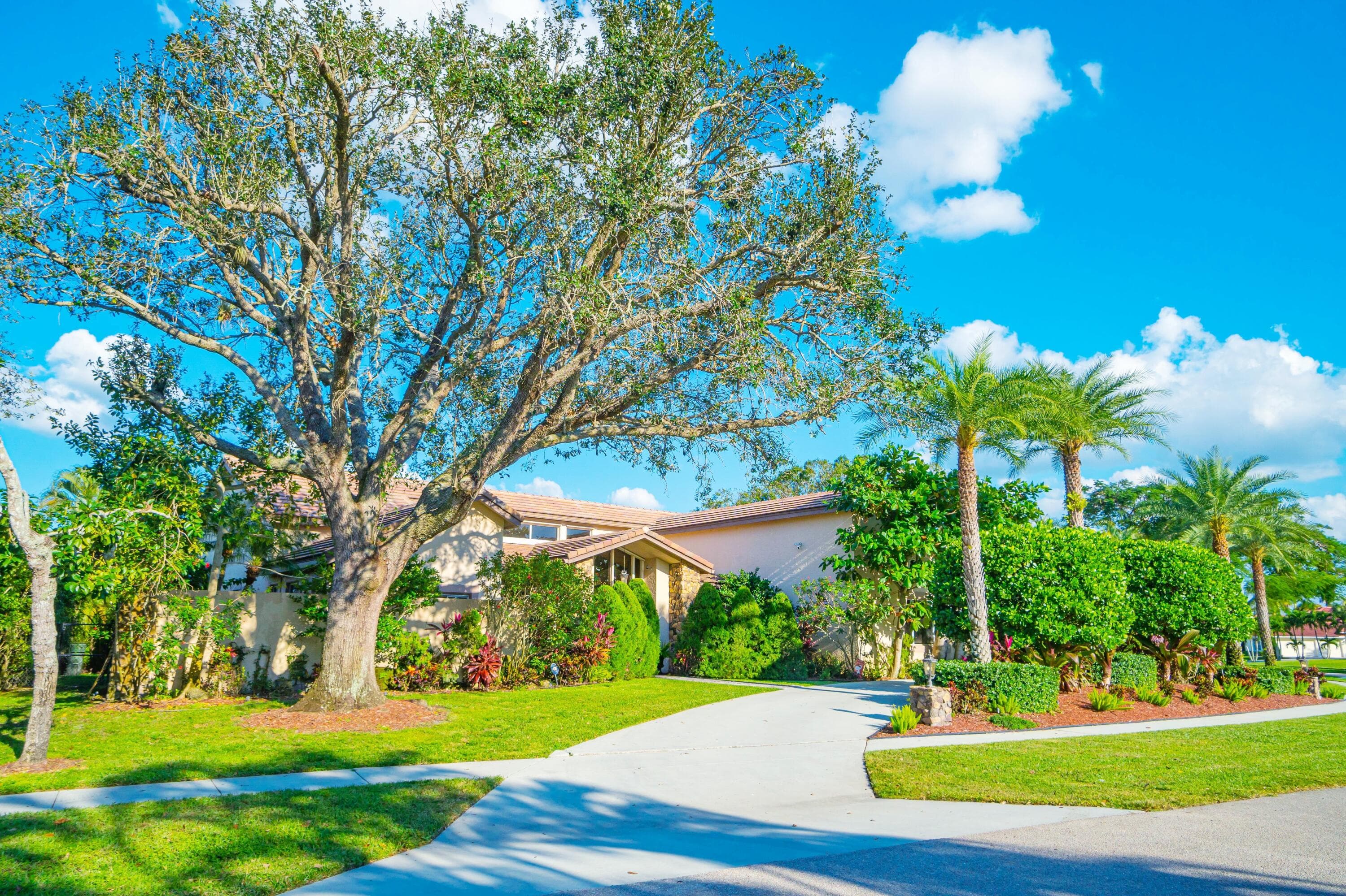 15835 Meadow Wood Drive, Wellington, FL 33414 — photo 16 of 61