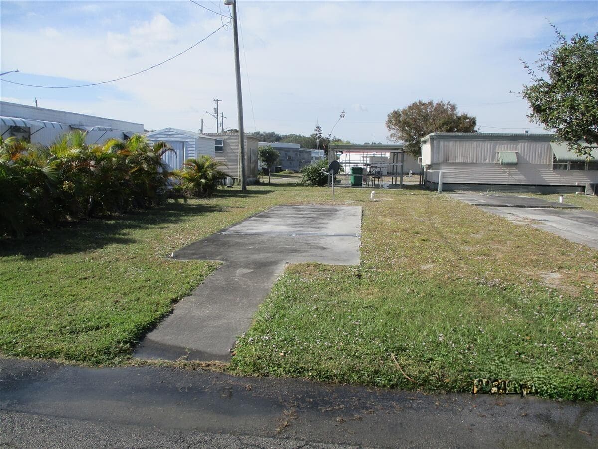 2023 St. Lucie Blvd, Fort Pierce, FL 34946 — photo 5 of 8