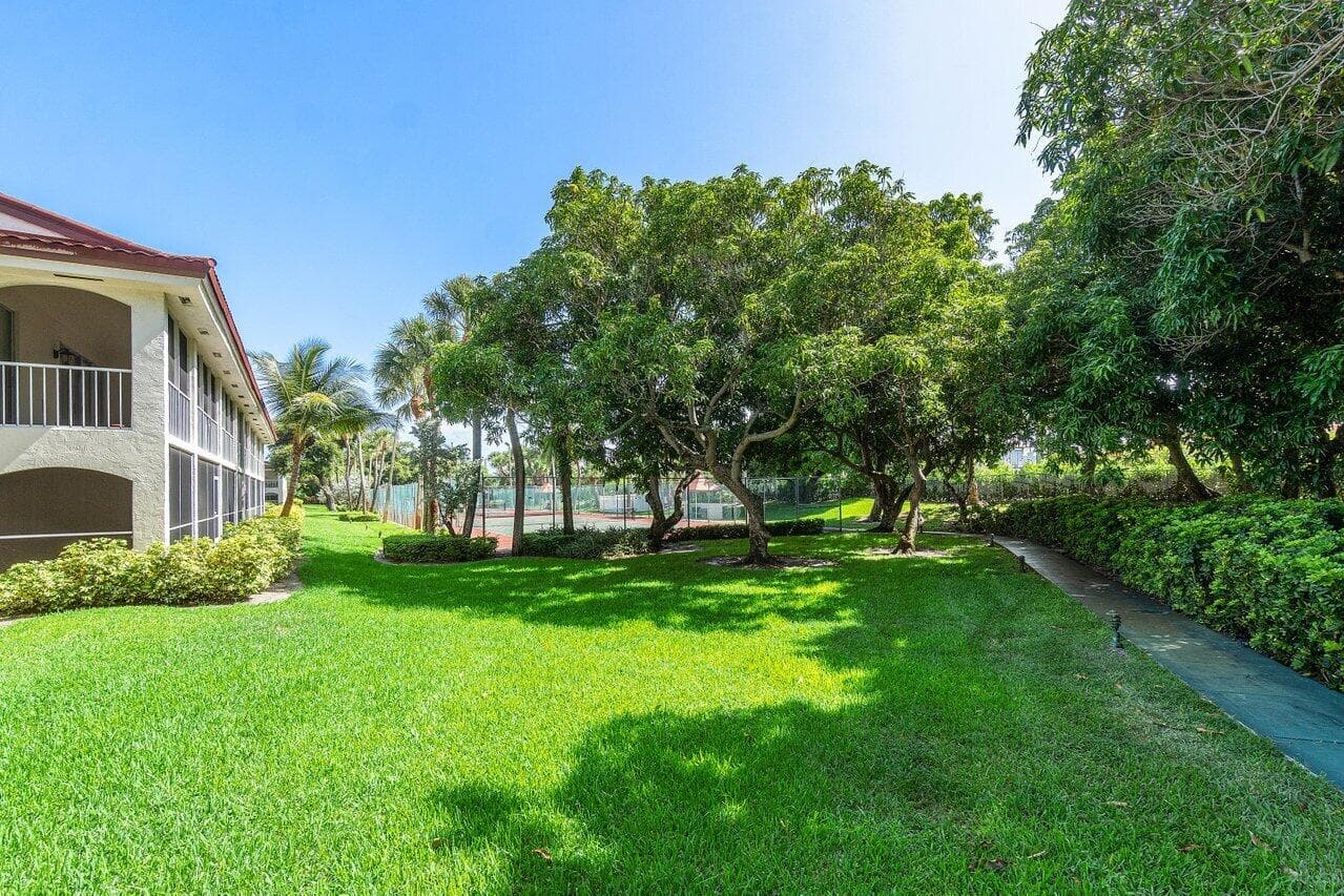 103 Half Moon Circle E2, Hypoluxo, FL 33462 — photo 29 of 43