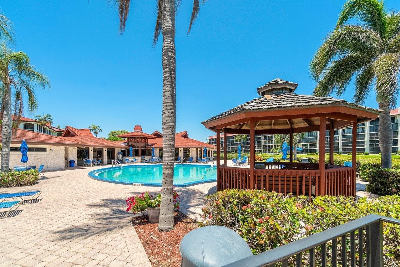 103 Half Moon Circle E2, Hypoluxo, FL 33462 — photo 34 of 43