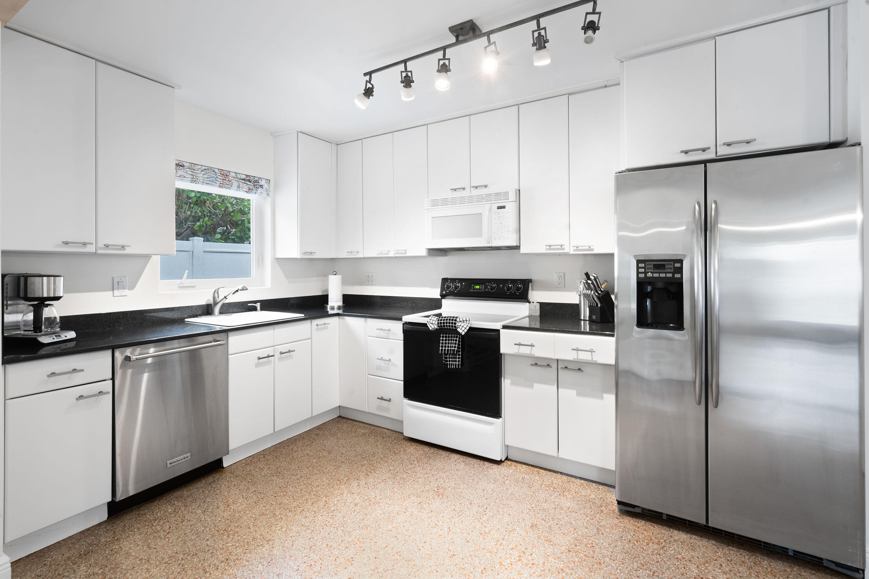 101 NE 11th Street, Delray Beach, FL 33444 — photo 11 of 25