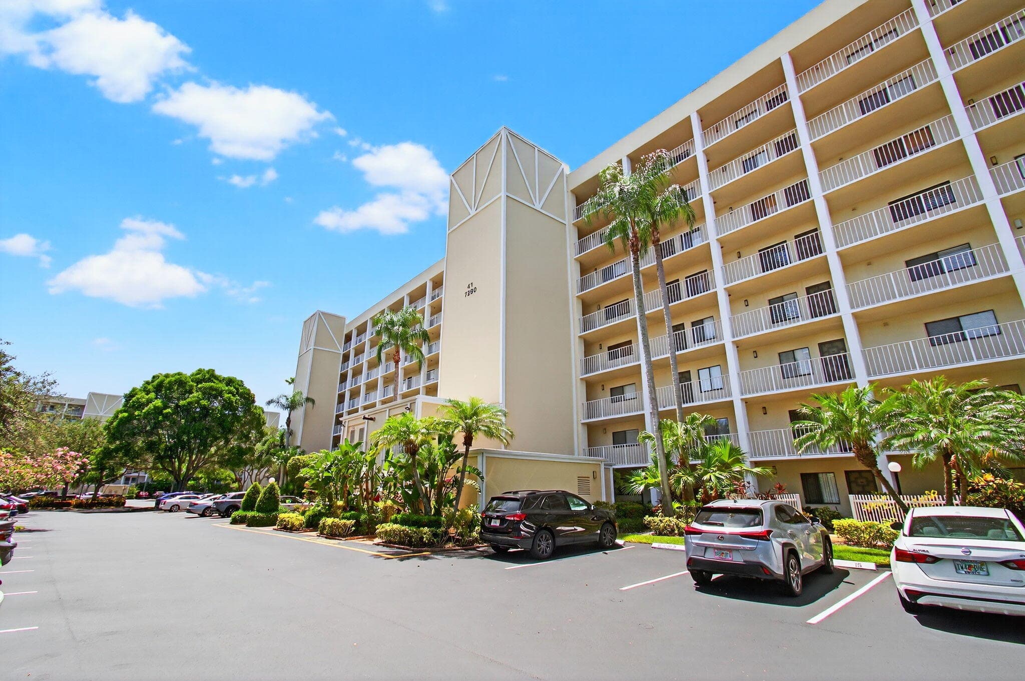 7290 Kinghurst Drive 405, Delray Beach, FL 33446 — photo 3 of 92