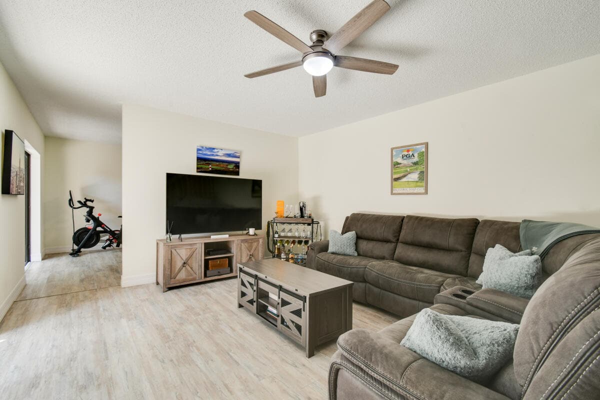 630 6th Terrace, Palm Beach Gardens, FL 33418 — photo 3 of 56