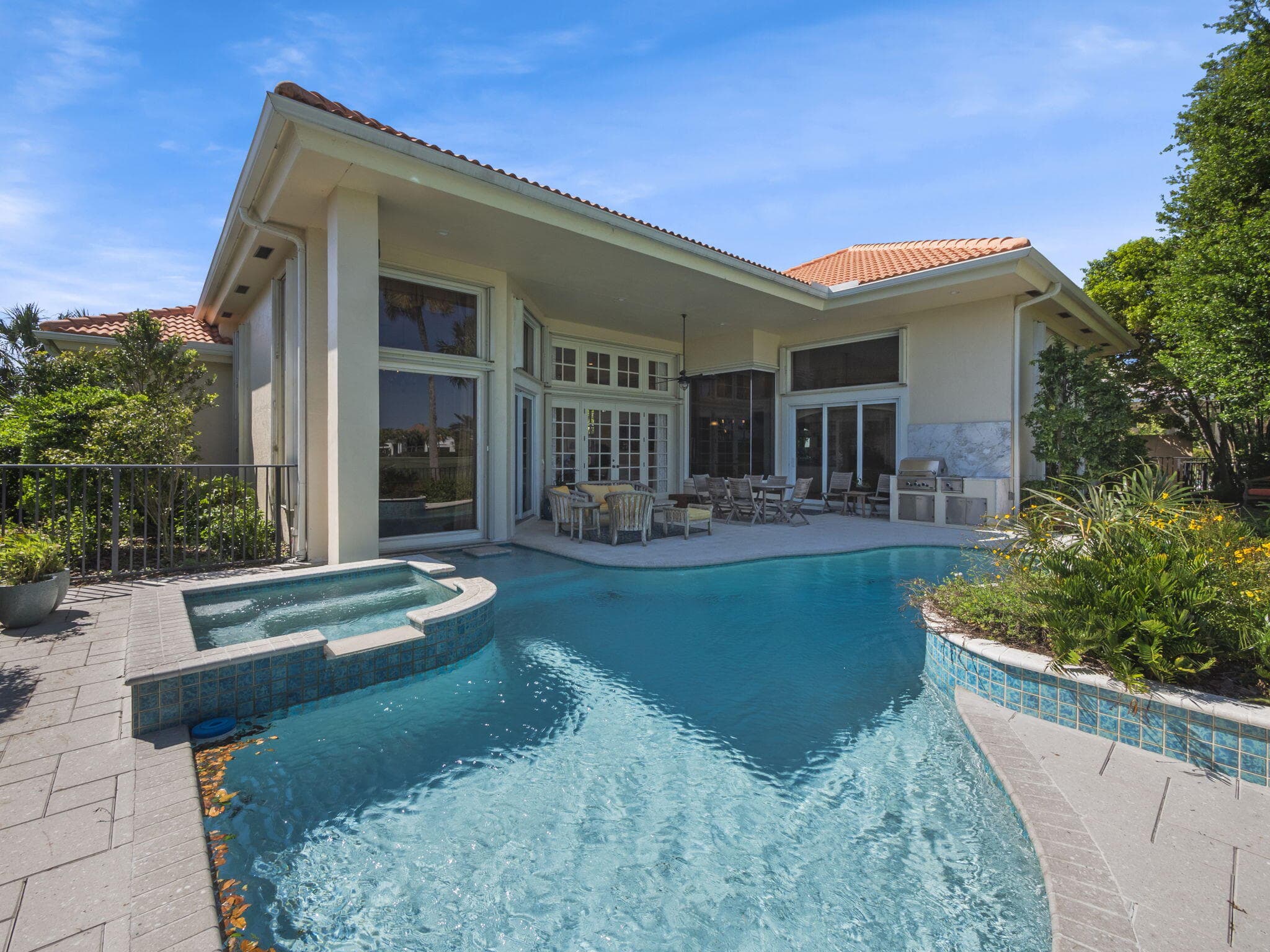 66 St James Drive, Palm Beach Gardens, FL 33418 — photo 2 of 44