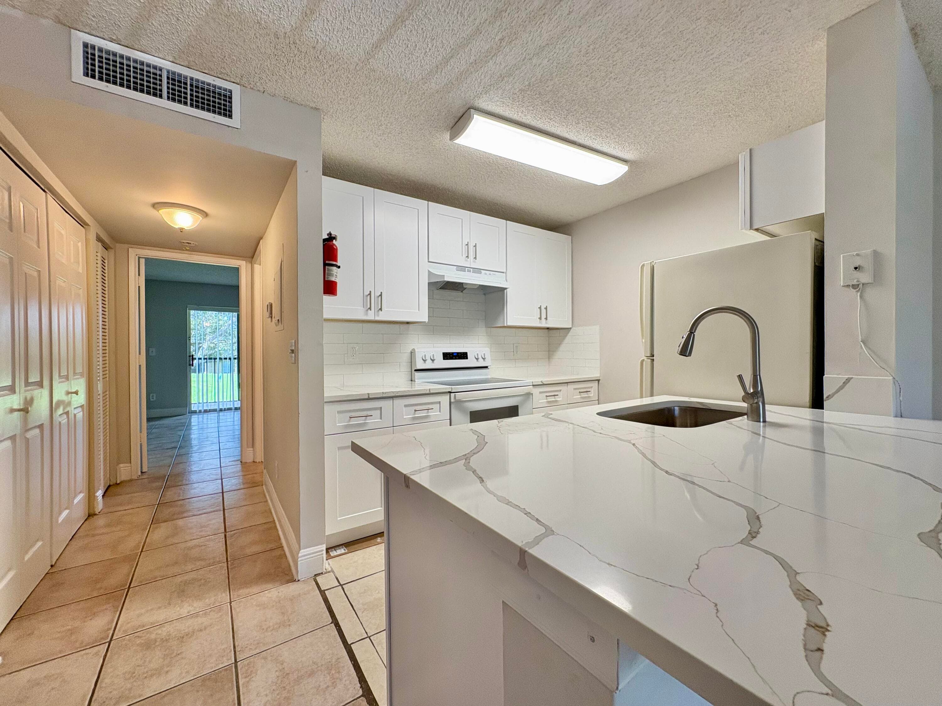 1830 W Meadows Circle 1830, Boynton Beach, FL 33436 — photo 7 of 40