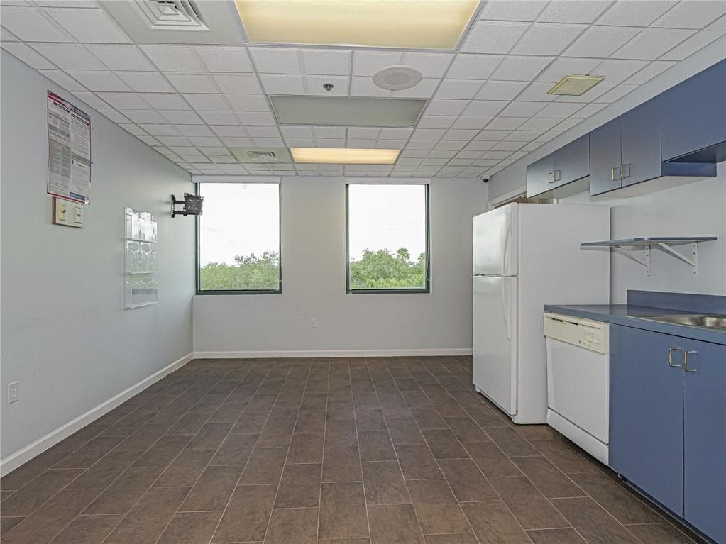 3755 7th Terrace 303 Suite A, Vero Beach, FL 32960 — photo 29 of 36