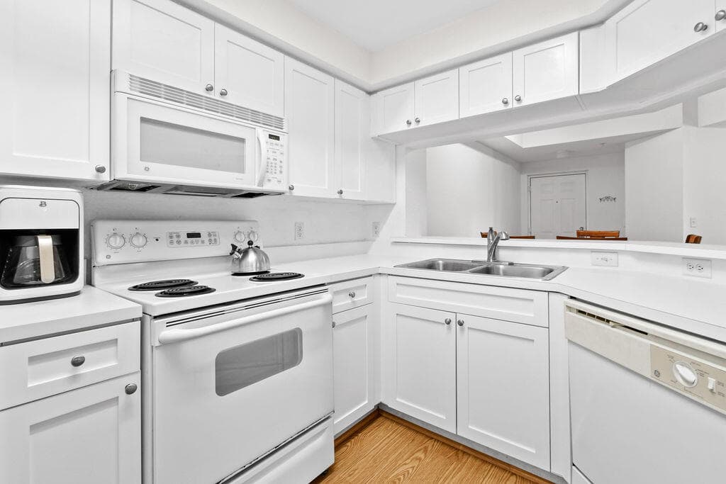 2727 Anzio Court 307, Palm Beach Gardens, FL 33410 — photo 9 of 44