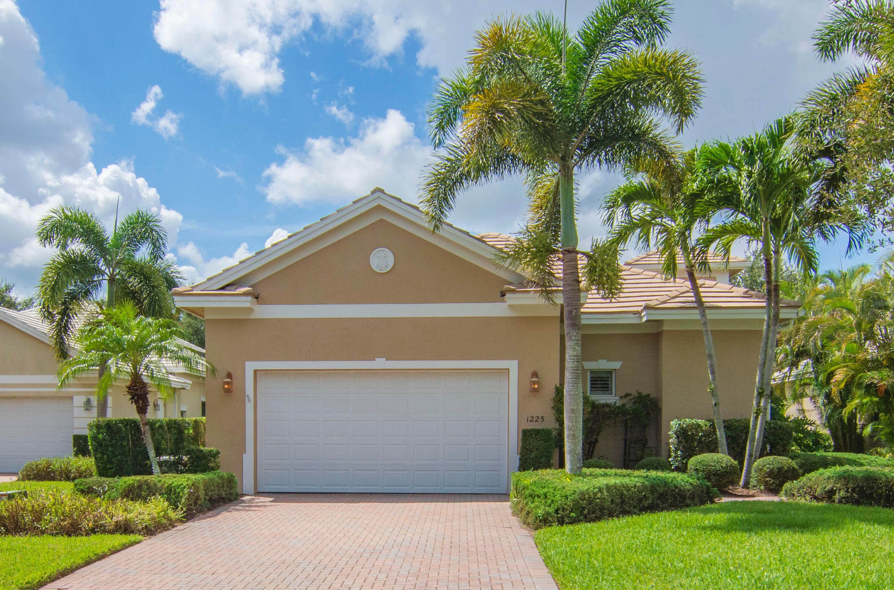 1225 Riverwind Circle, Vero Beach, FL 32967 — photo 1 of 35
