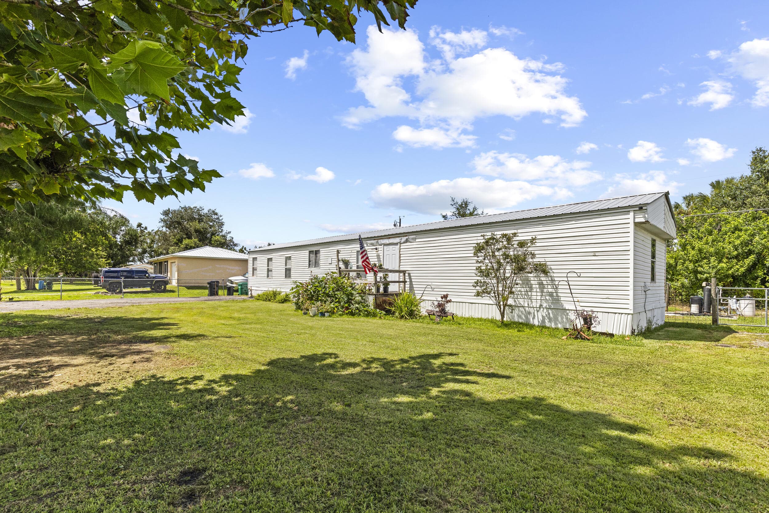 6585 NE 7th Street, Okeechobee, FL 34974 — photo 3 of 29