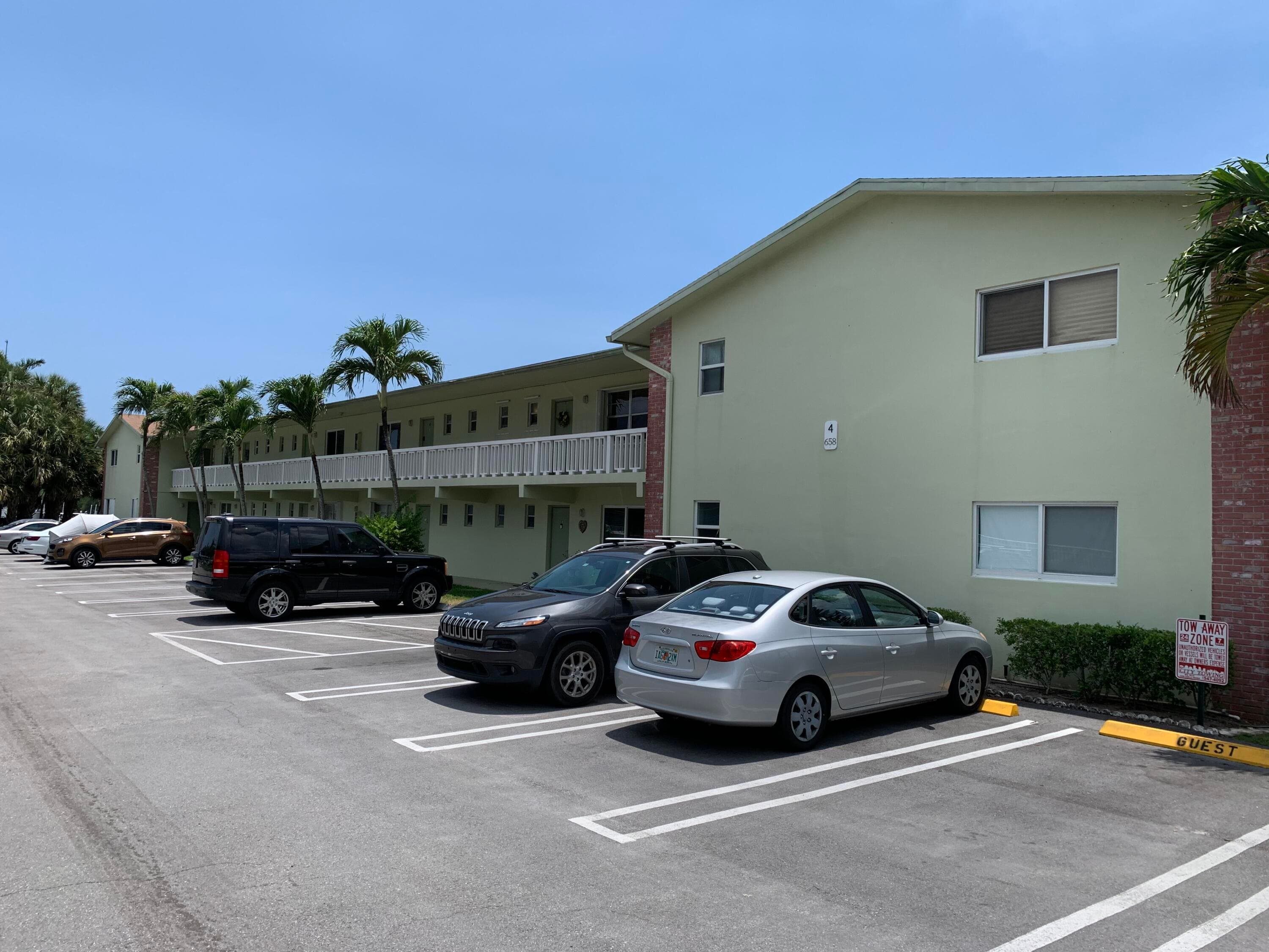 658 NE 6th Court L, Boynton Beach, FL 33435 — photo 1 of 26