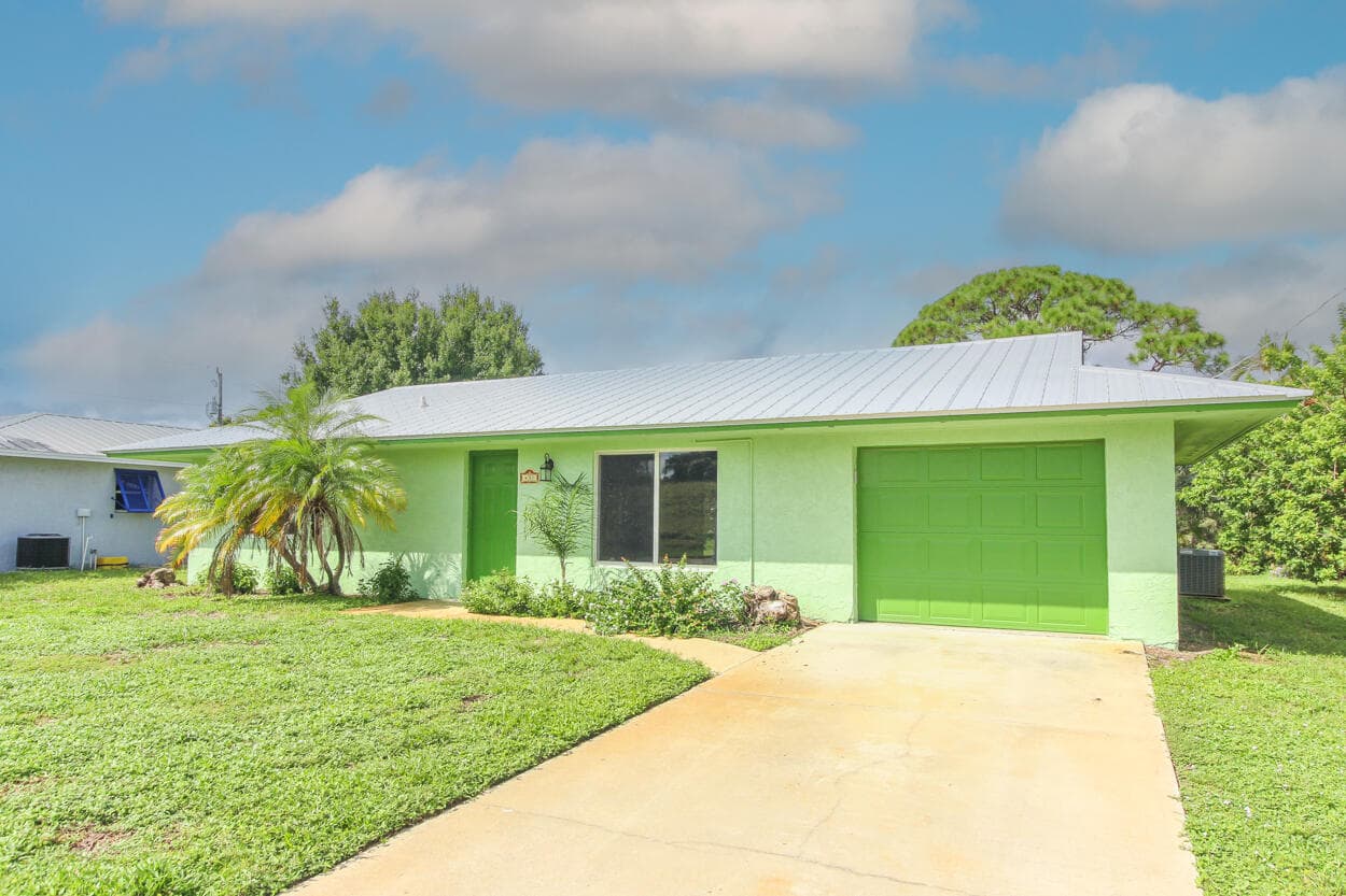 431 NE Julia Court, Jensen Beach, FL 34957 — photo 3 of 36