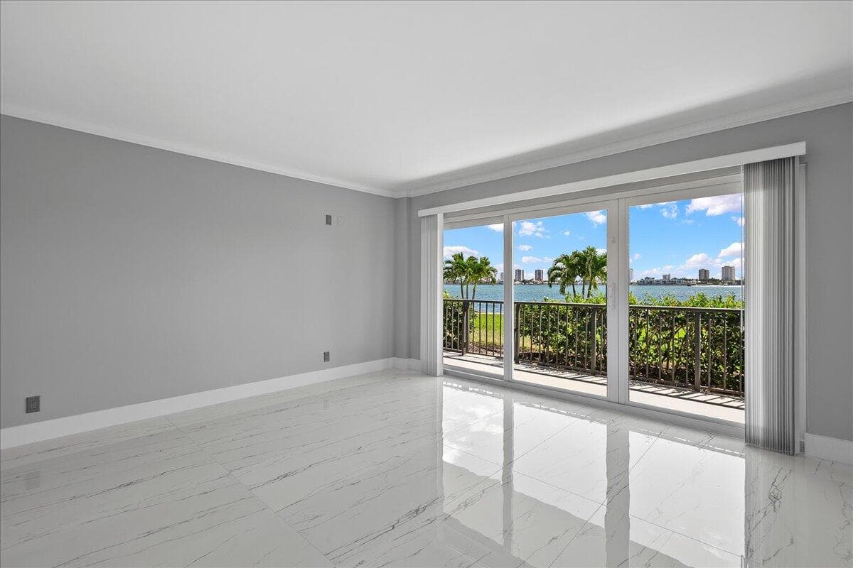3040 Lake Shore Drive 101, Riviera Beach, FL 33404 — photo 23 of 55