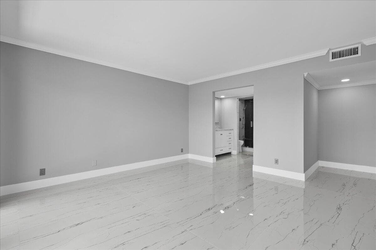 3040 Lake Shore Drive 101, Riviera Beach, FL 33404 — photo 18 of 55