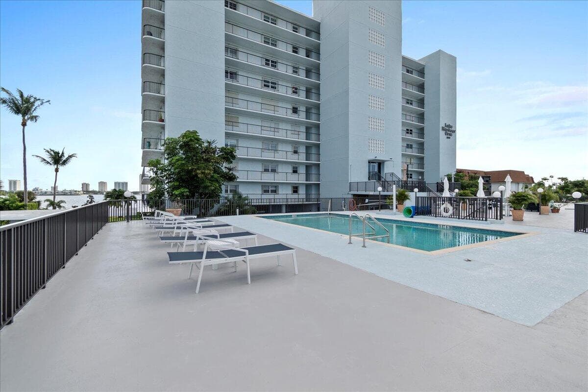 3040 Lake Shore Drive 101, Riviera Beach, FL 33404 — photo 41 of 55