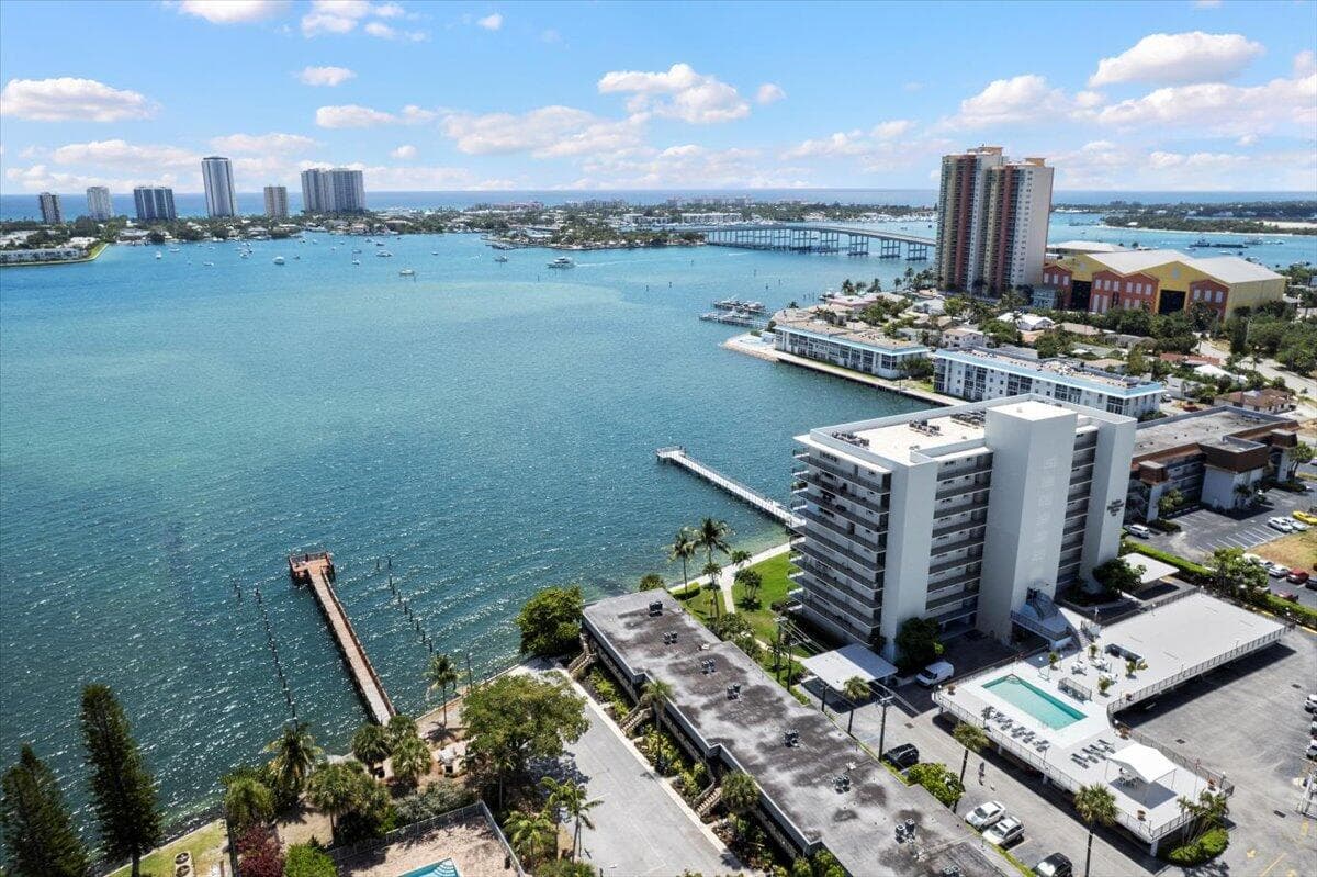 3040 Lake Shore Drive 101, Riviera Beach, FL 33404 — photo 2 of 55