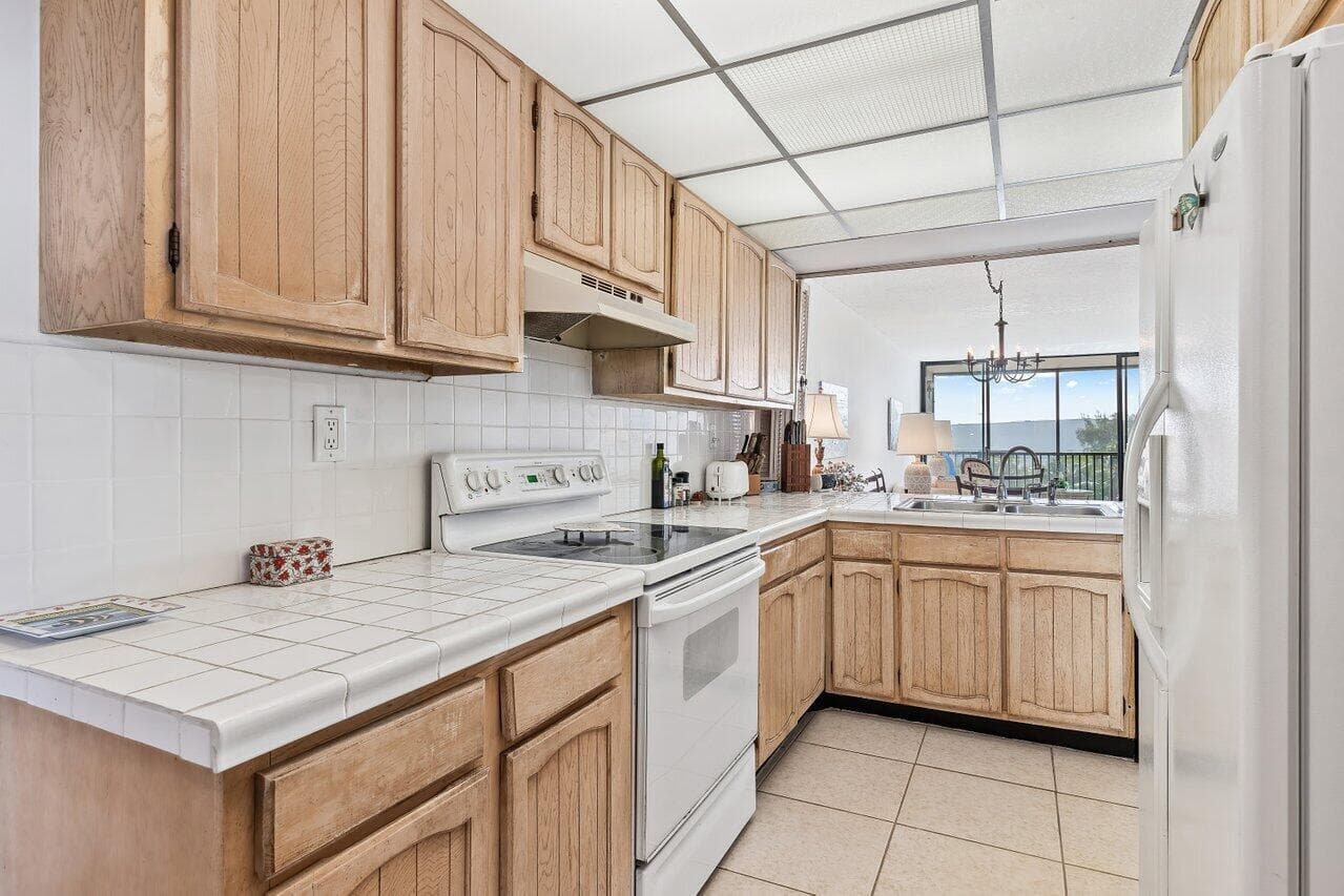 13 Royal Palm Way 602, Boca Raton, FL 33432 — photo 3 of 43