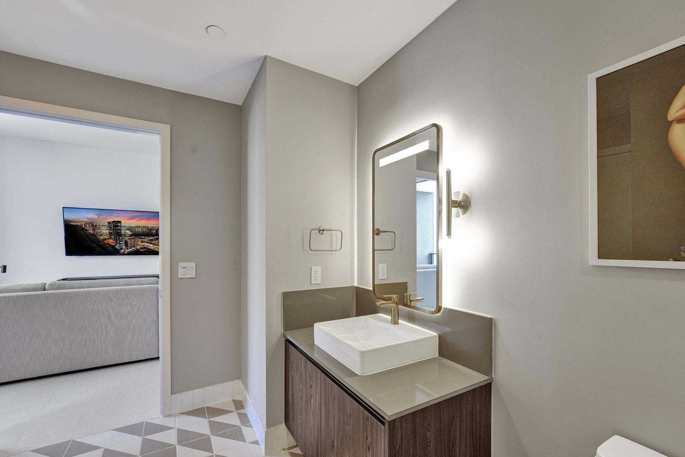 159 NE 6th Street 4813, Miami, FL 33132 — photo 9 of 35