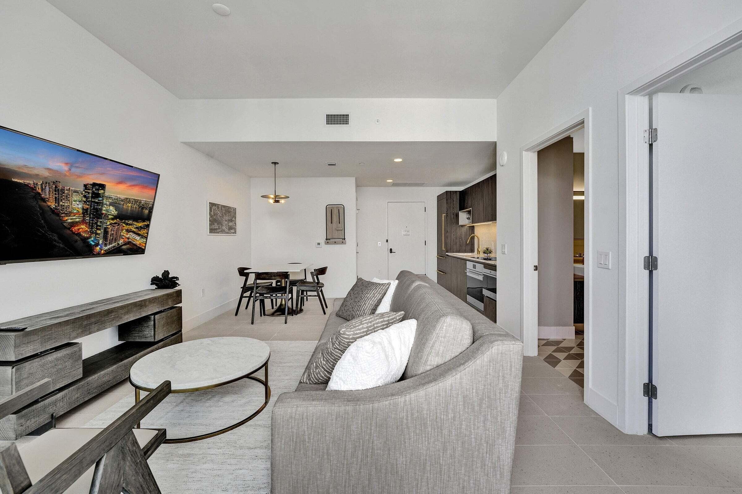 159 NE 6th Street 4813, Miami, FL 33132 — photo 7 of 35