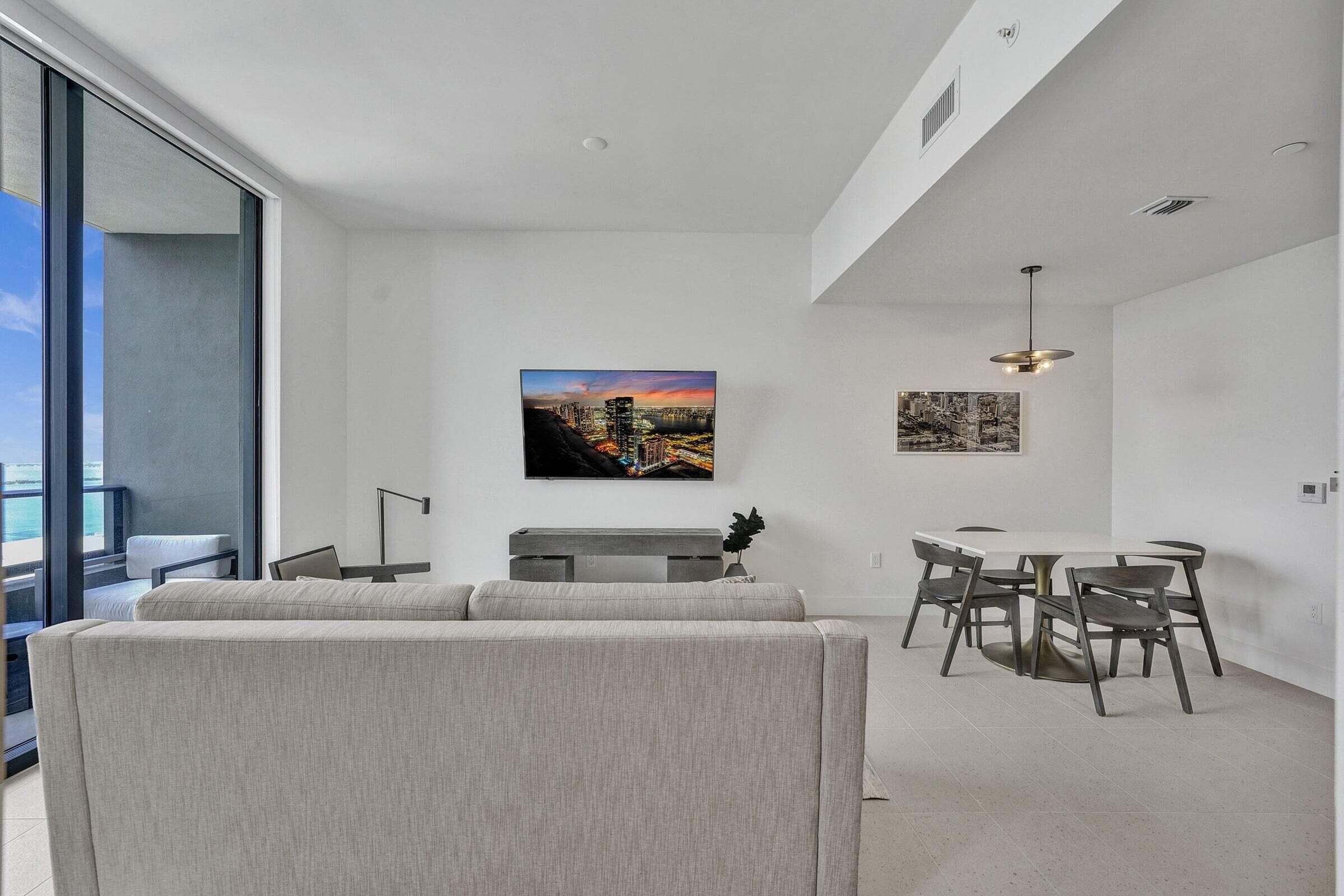 159 NE 6th Street 4813, Miami, FL 33132 — photo 6 of 35