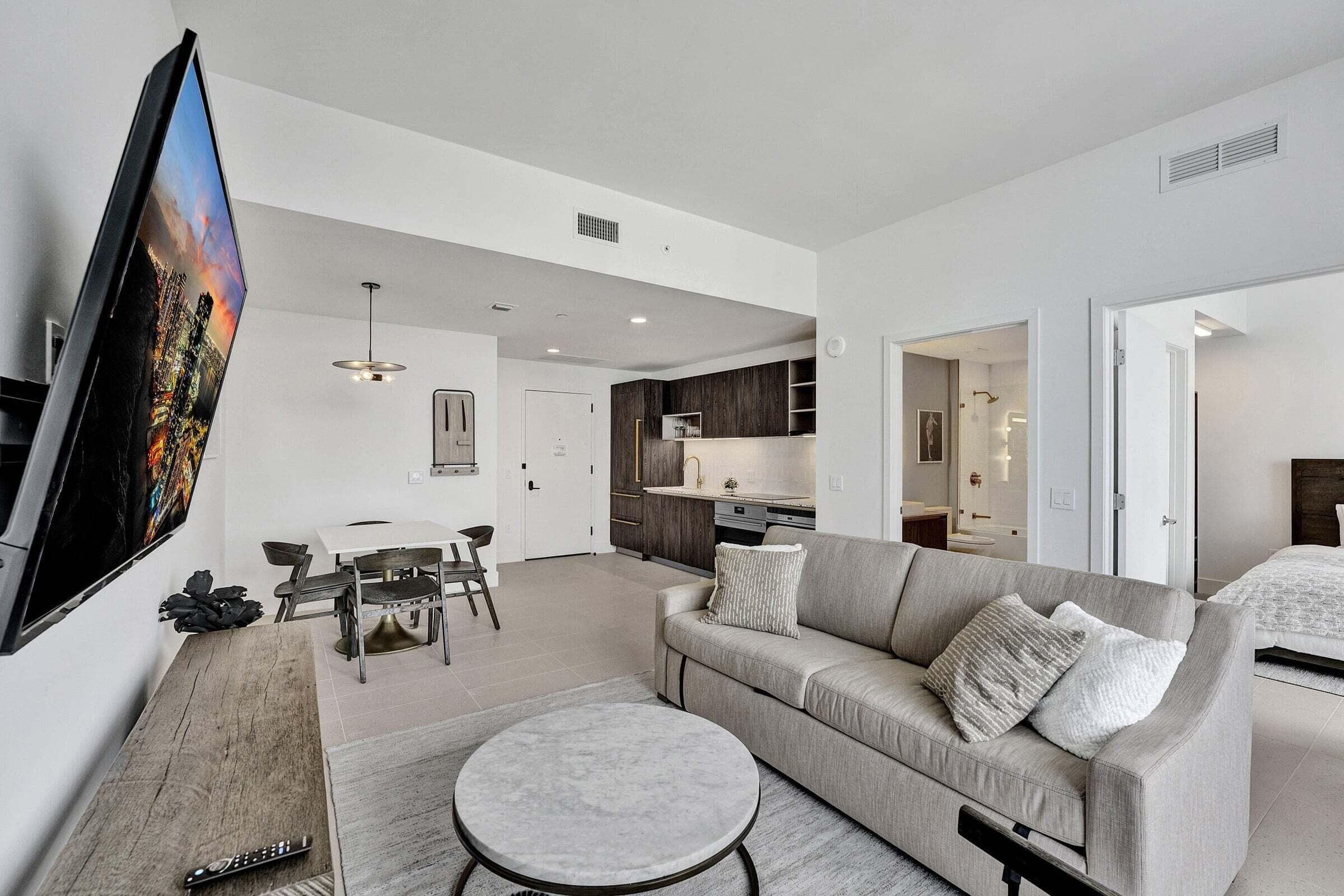159 NE 6th Street 4813, Miami, FL 33132 — photo 5 of 35