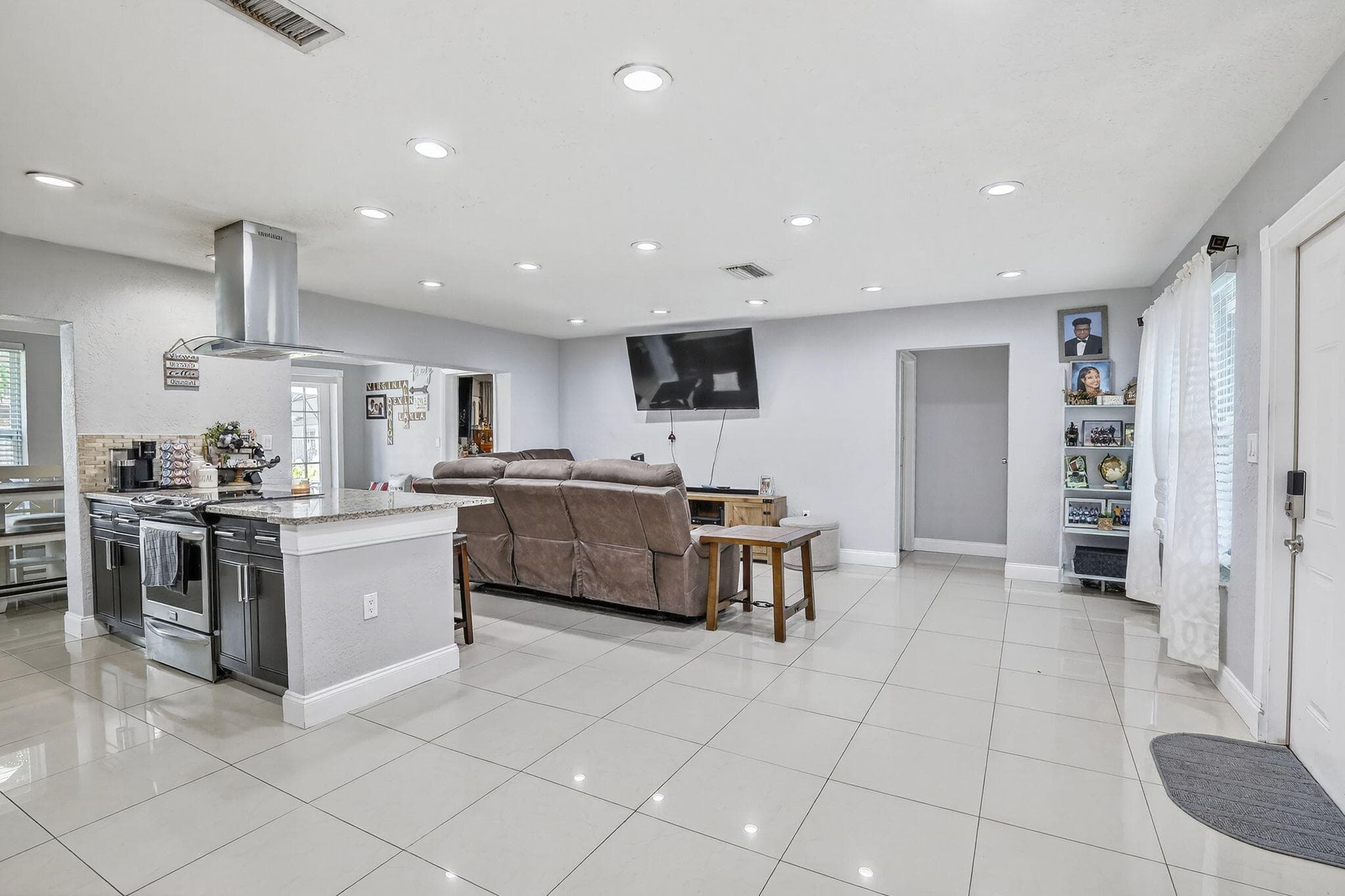 7451 NW 21st Street, Sunrise, FL 33313 — photo 6 of 34