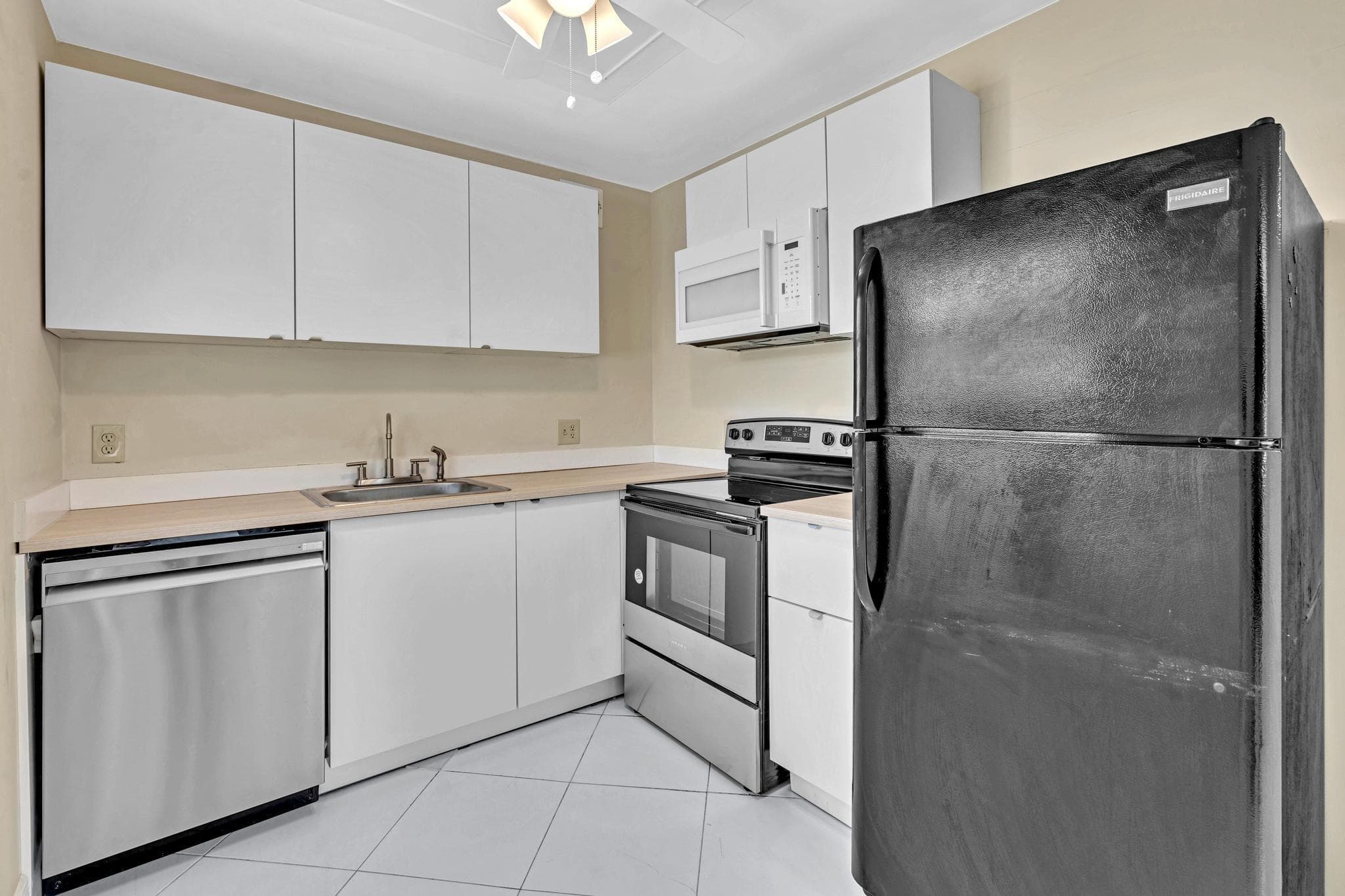 365 Flanders H, Delray Beach, FL 33484 — photo 2 of 56
