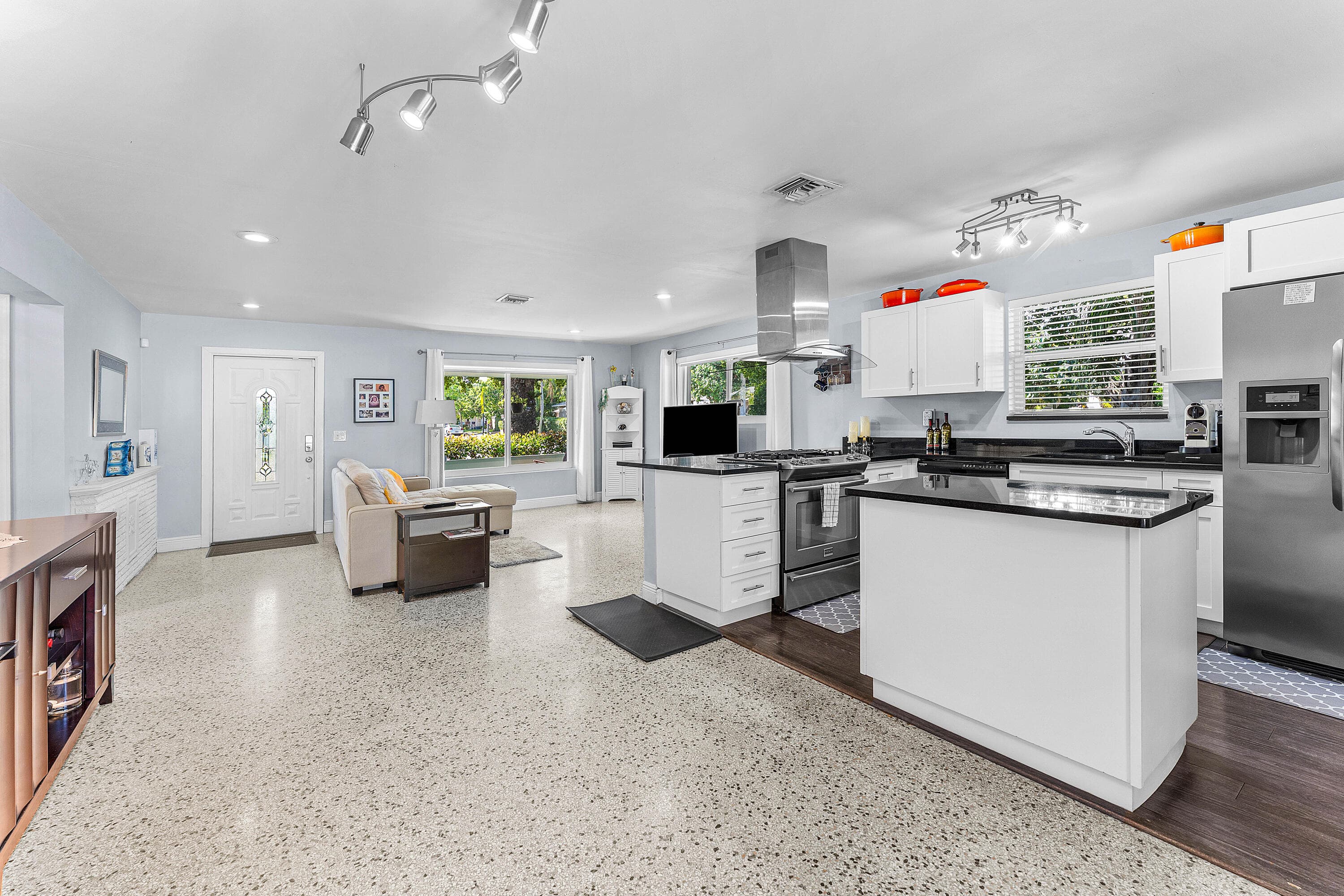 439 45th Street, West Palm Beach, FL 33407 — photo 4 of 32