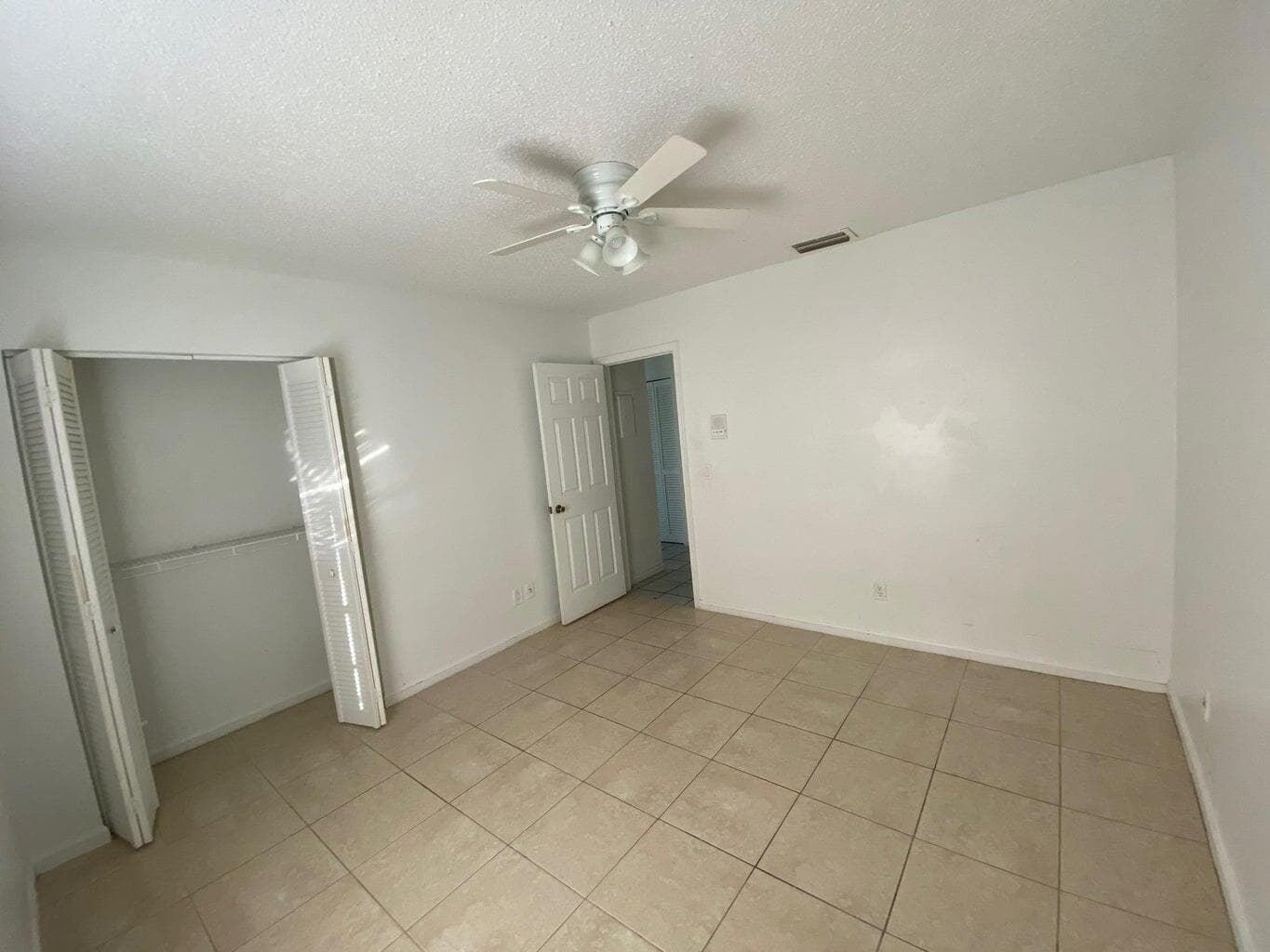399 Glenwood Drive, West Palm Beach, FL 33415 — photo 6 of 9