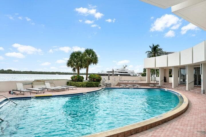 120 Lakeshore Drive 435, North Palm Beach, FL 33408 — photo 5 of 7