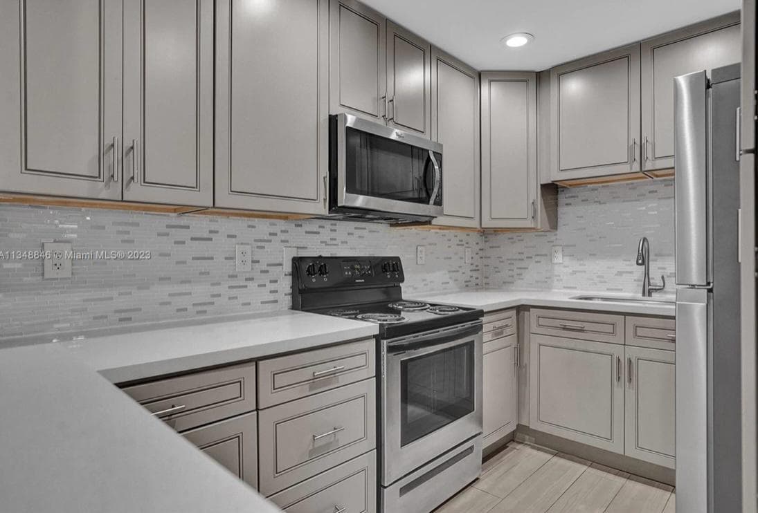 930 N 14 Court Apt 12, Hollywood, FL 33020 — photo 1 of 10