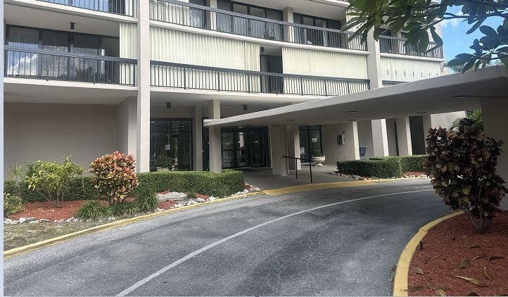 2425 Presidential Way 1203, West Palm Beach, FL 33401 — photo 1 of 12