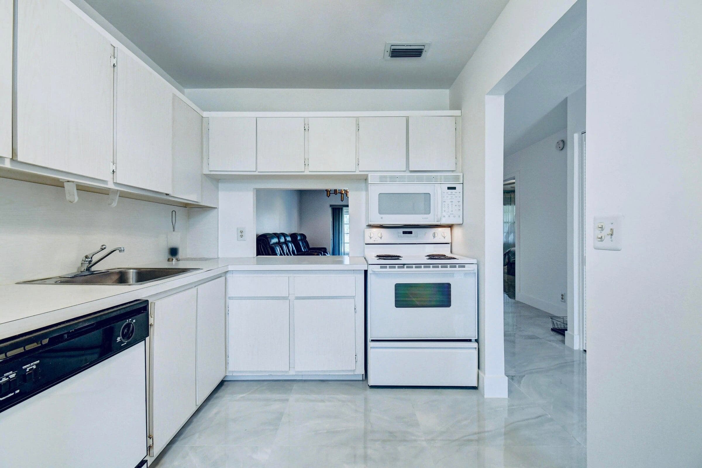 159 Lake Meryl Drive, West Palm Beach, FL 33411 — photo 8 of 23