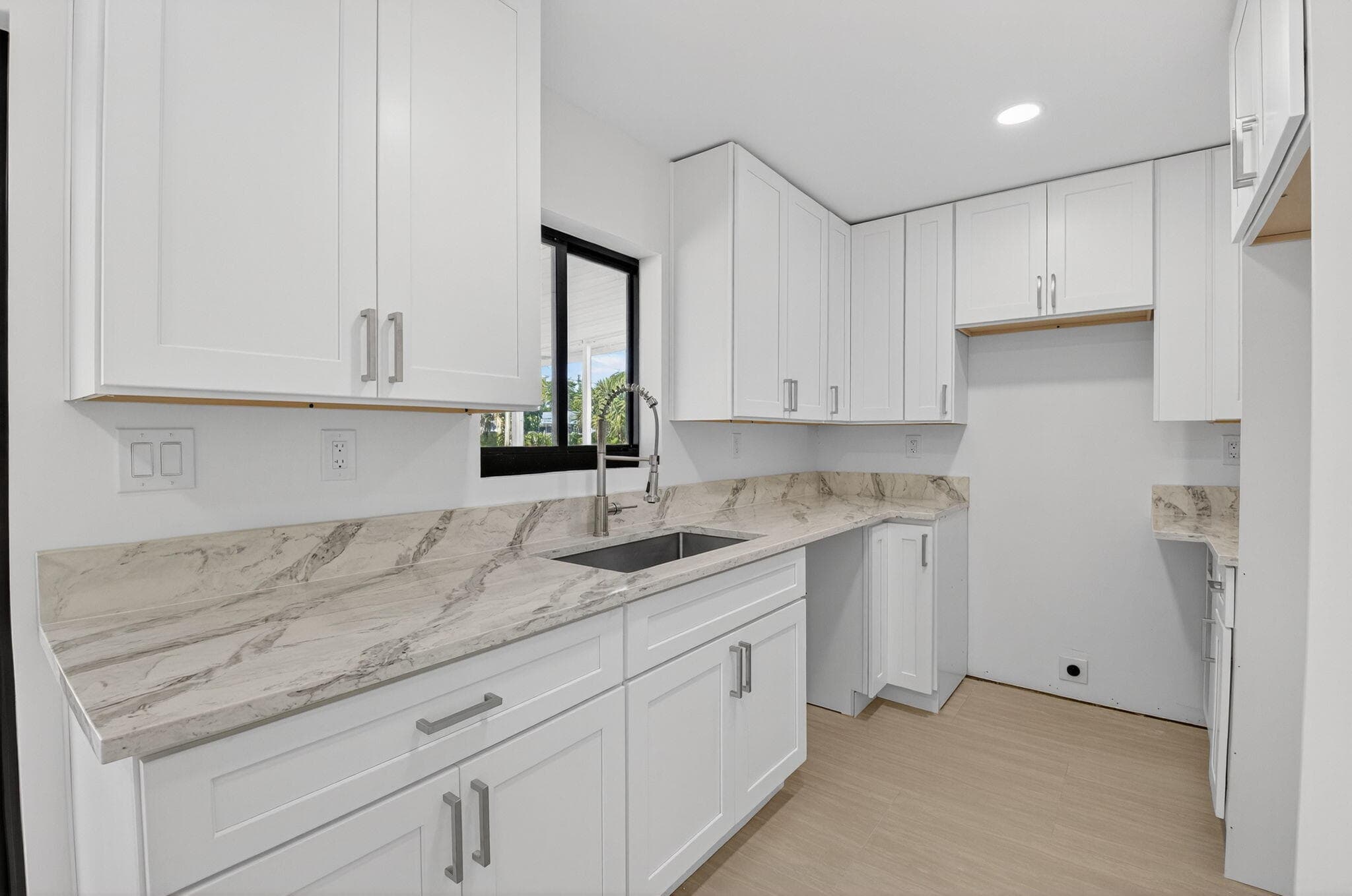 122 SW 9th Avenue, Delray Beach, FL 33444 — photo 14 of 32