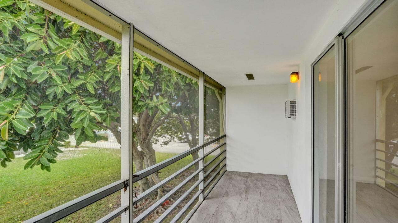 118 Sheffield E, West Palm Beach, FL 33417 — photo 8 of 18