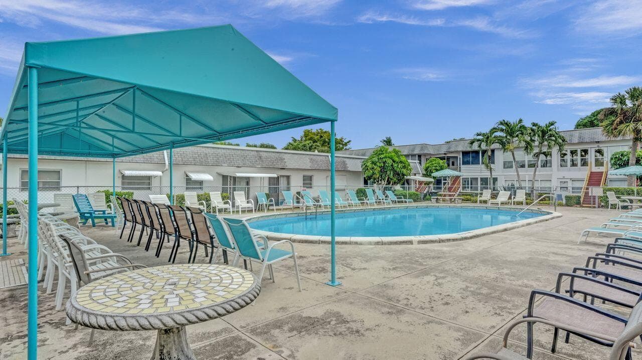 118 Sheffield E, West Palm Beach, FL 33417 — photo 11 of 18