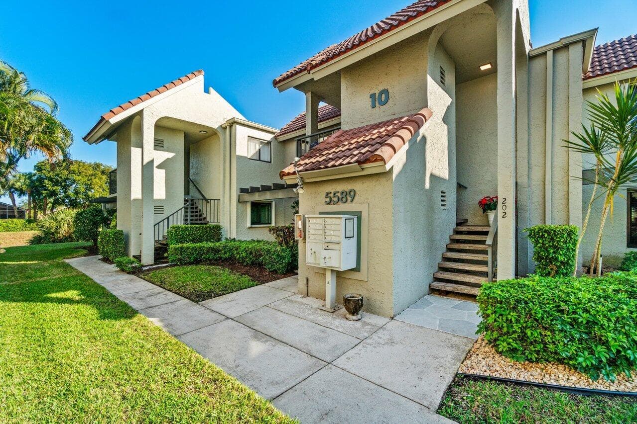 5589 Fairway Park Drive 202, Boynton Beach, FL 33437 — photo 2 of 52