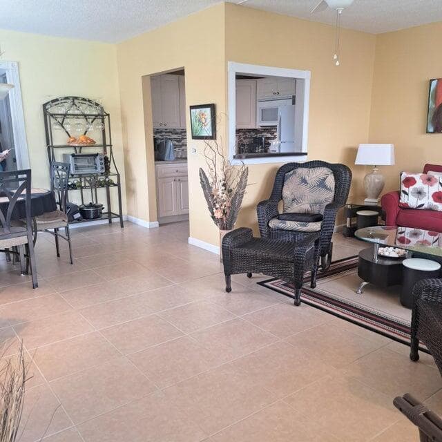 125 Norwich F, West Palm Beach, FL 33417 — photo 4 of 8