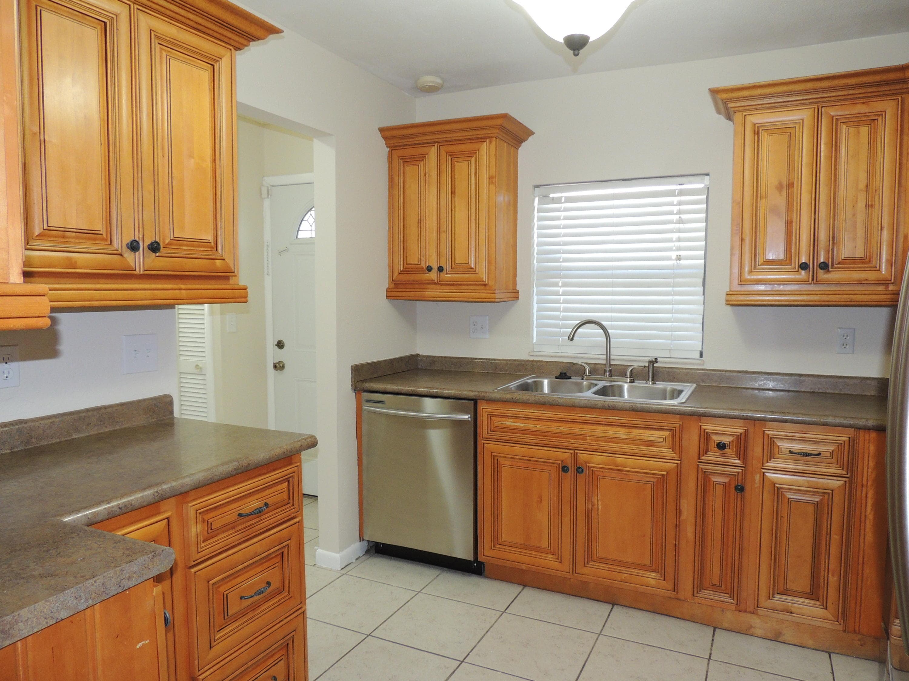 1829 Abbey Road, West Palm Beach, FL 33415 — photo 3 of 15