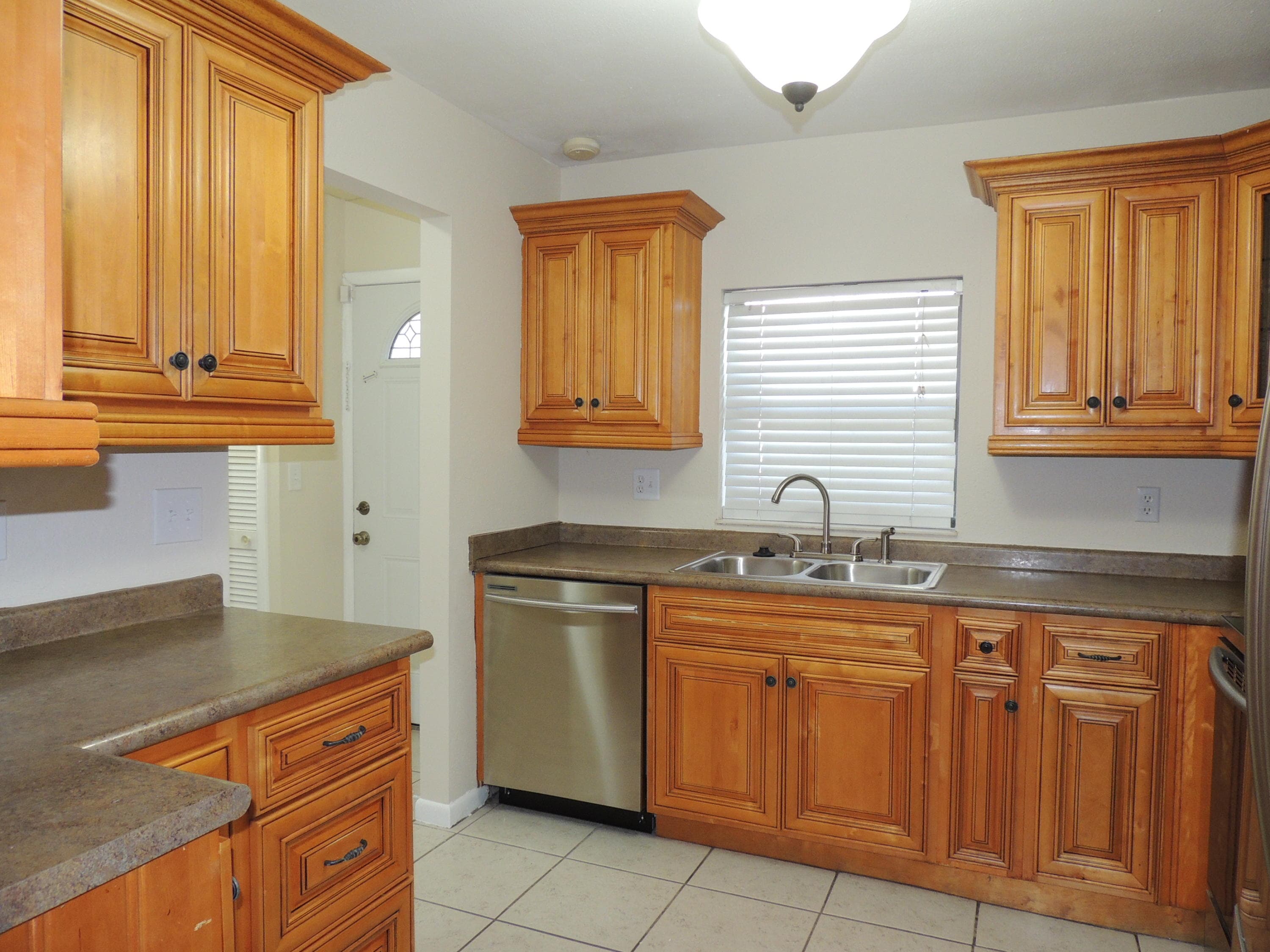 1829 Abbey Road, West Palm Beach, FL 33415 — photo 5 of 15