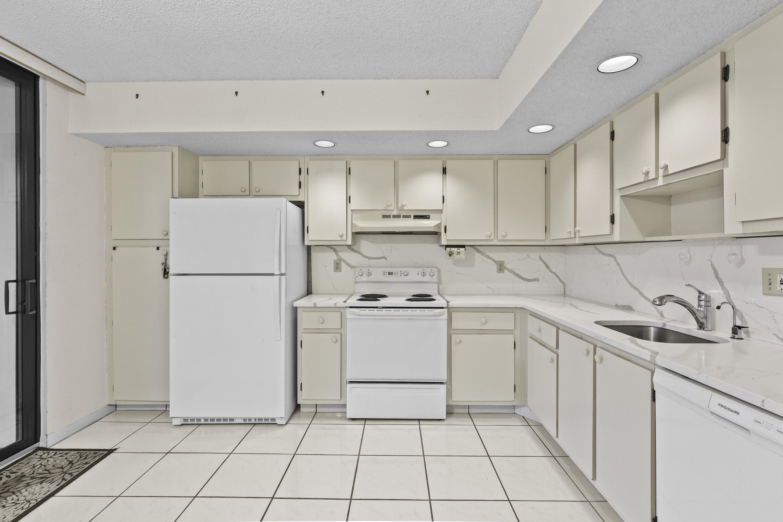 5280 Las Verdes Circle 219, Delray Beach, FL 33484 — photo 14 of 30