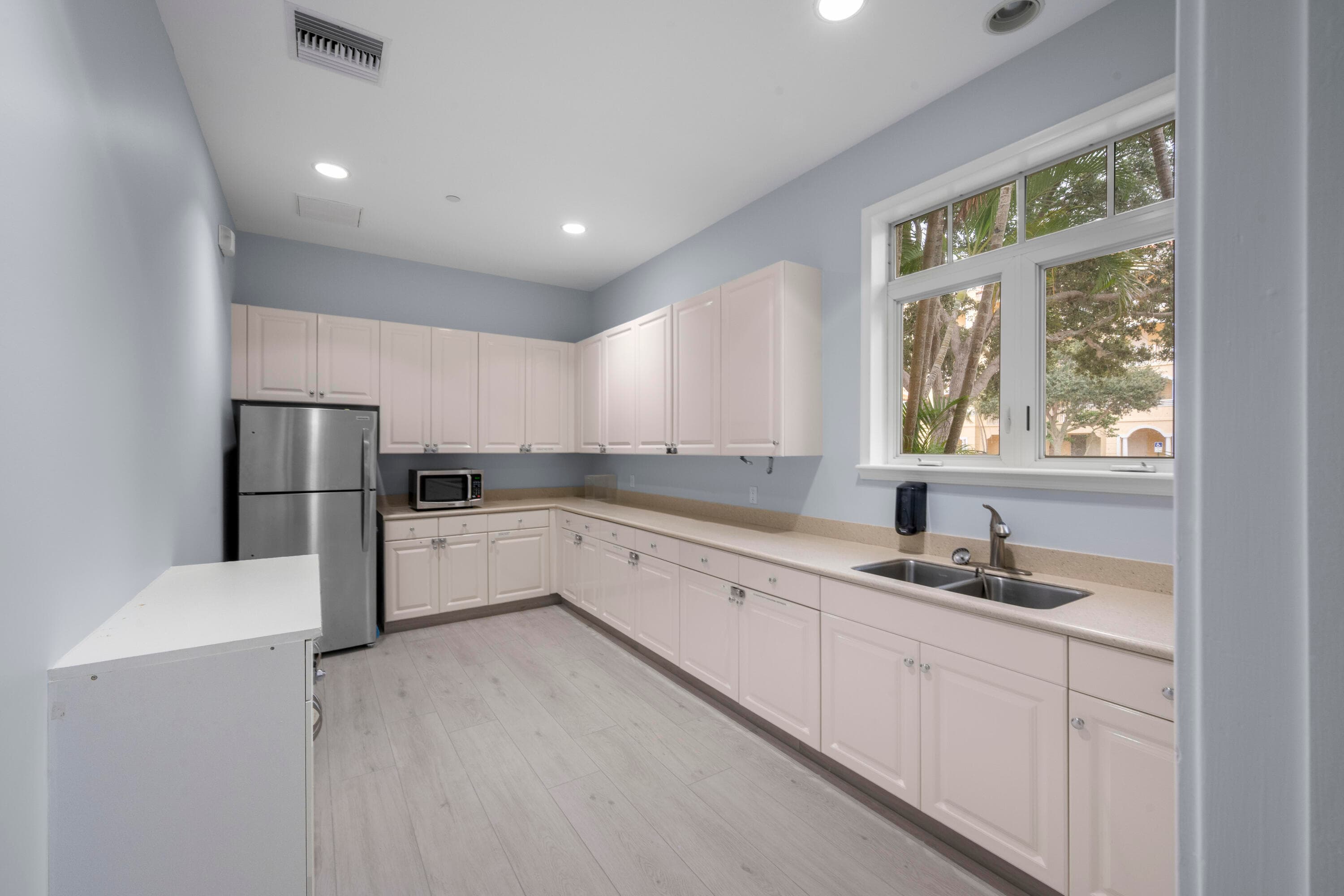 8 Harbour Isle Drive E Ph5, Fort Pierce, FL 34949 — photo 32 of 43