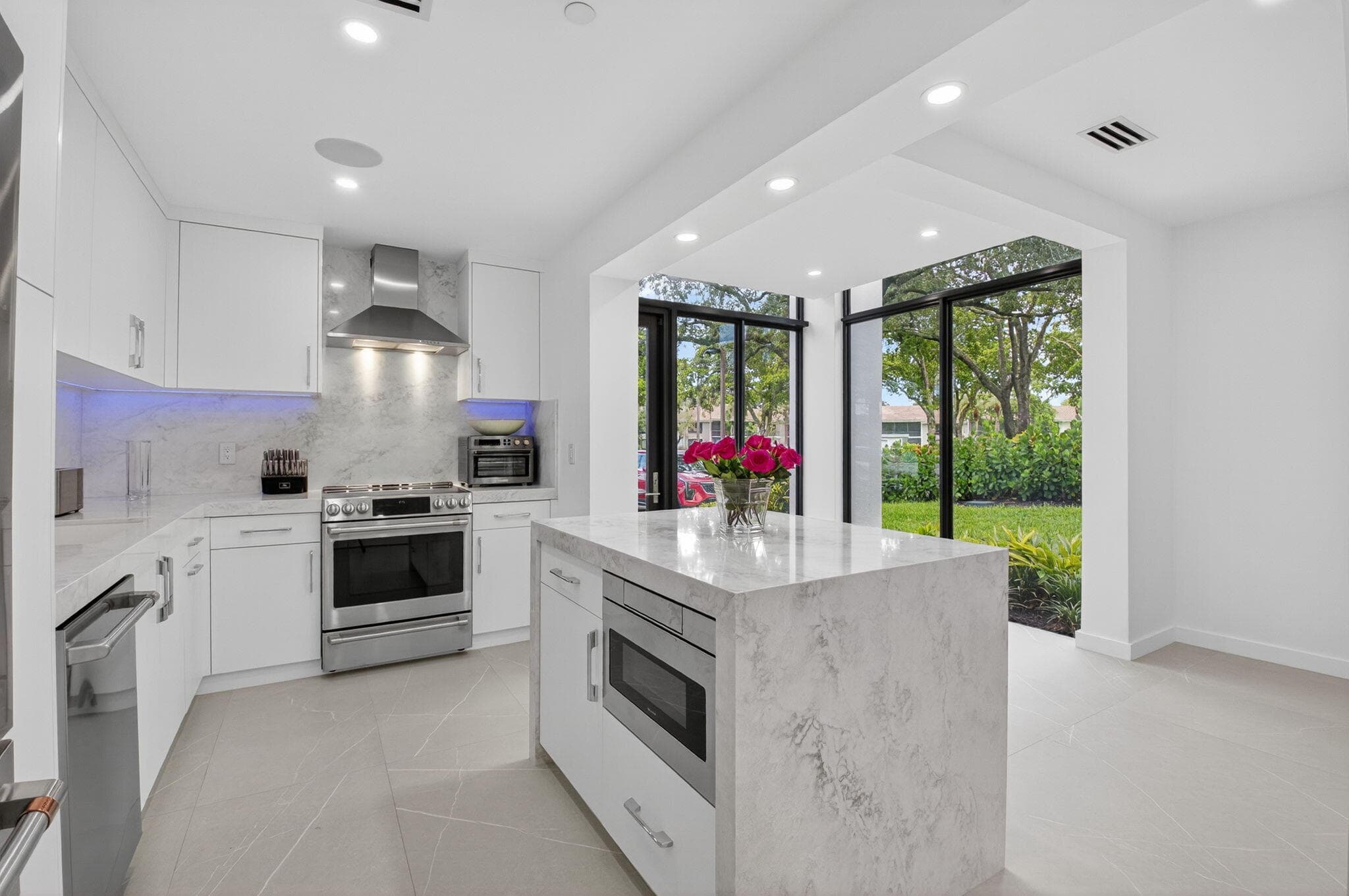 7847 Lakeside Boulevard 1014, Boca Raton, FL 33434 — photo 1 of 53